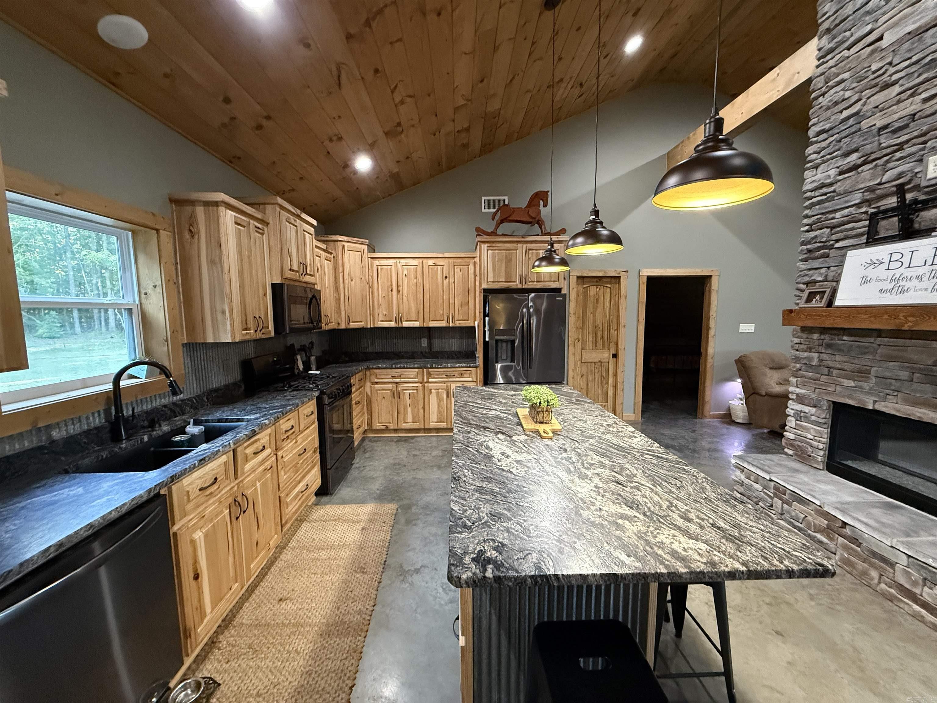 550 Sunshine Ln.  Pangburn, AR