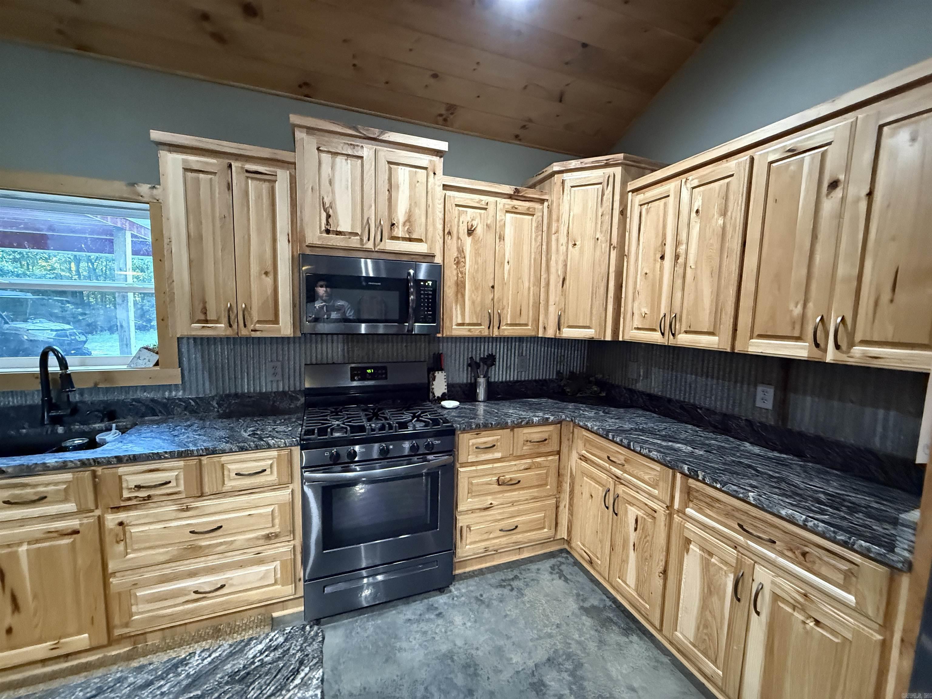 550 Sunshine Ln.  Pangburn, AR