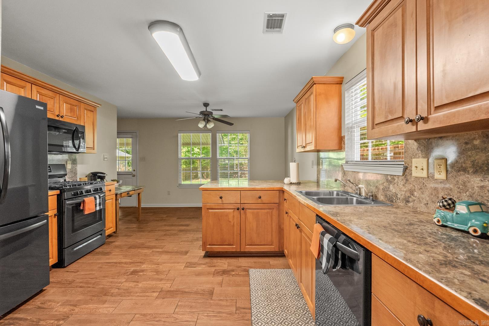 1023 Red Oak  Benton, AR