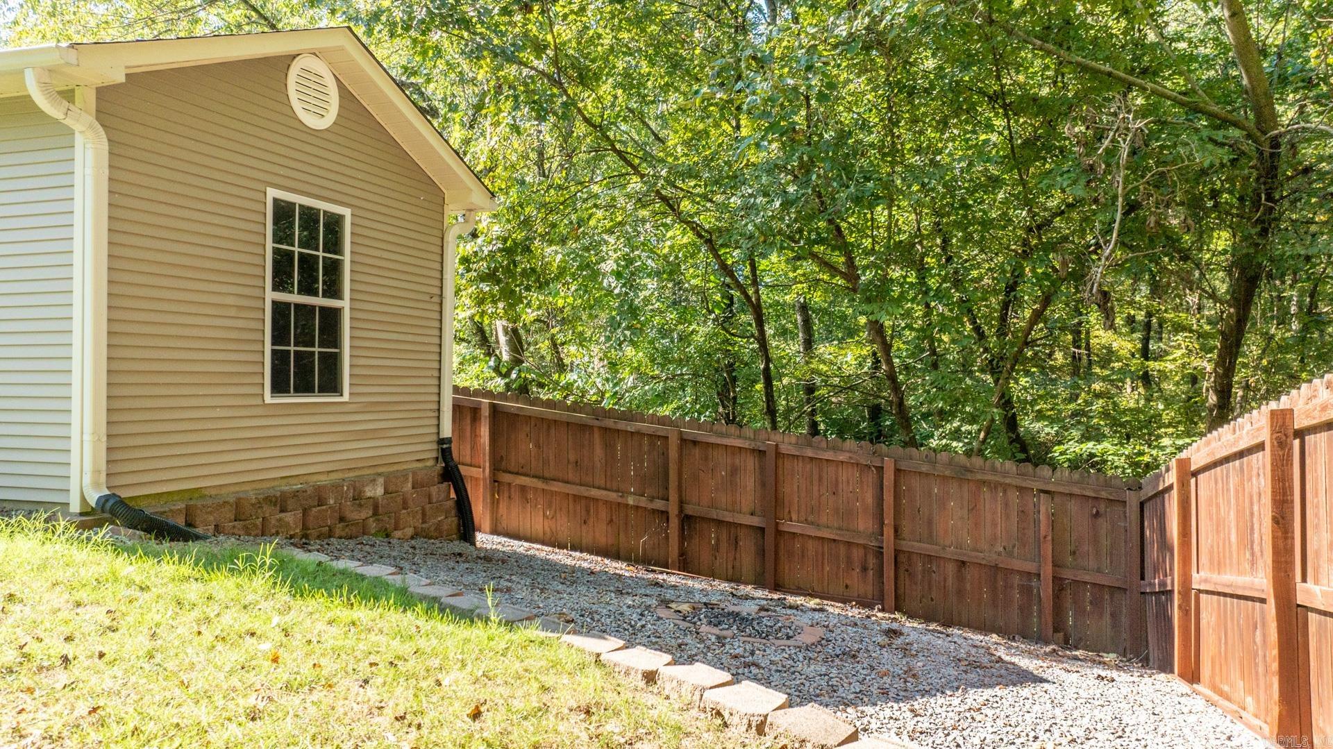 1023 Red Oak  Benton, AR