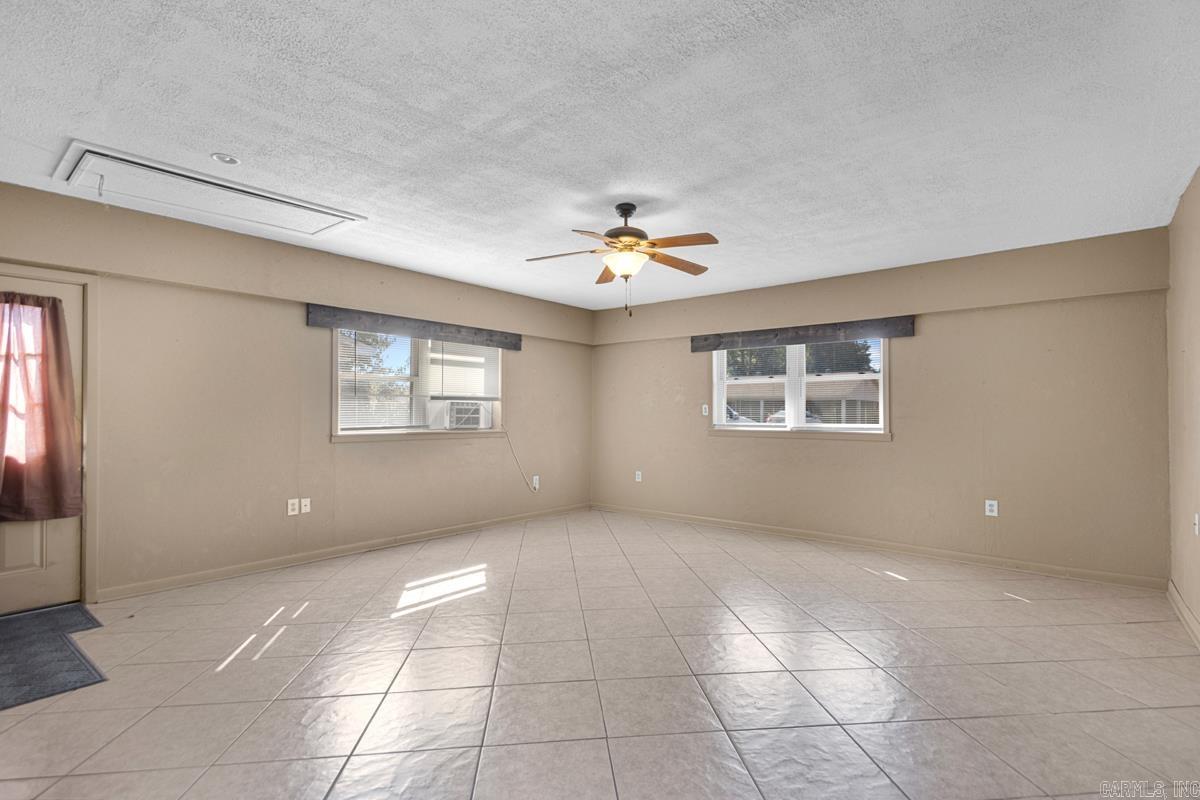 1202 E 4th  Carlisle, AR