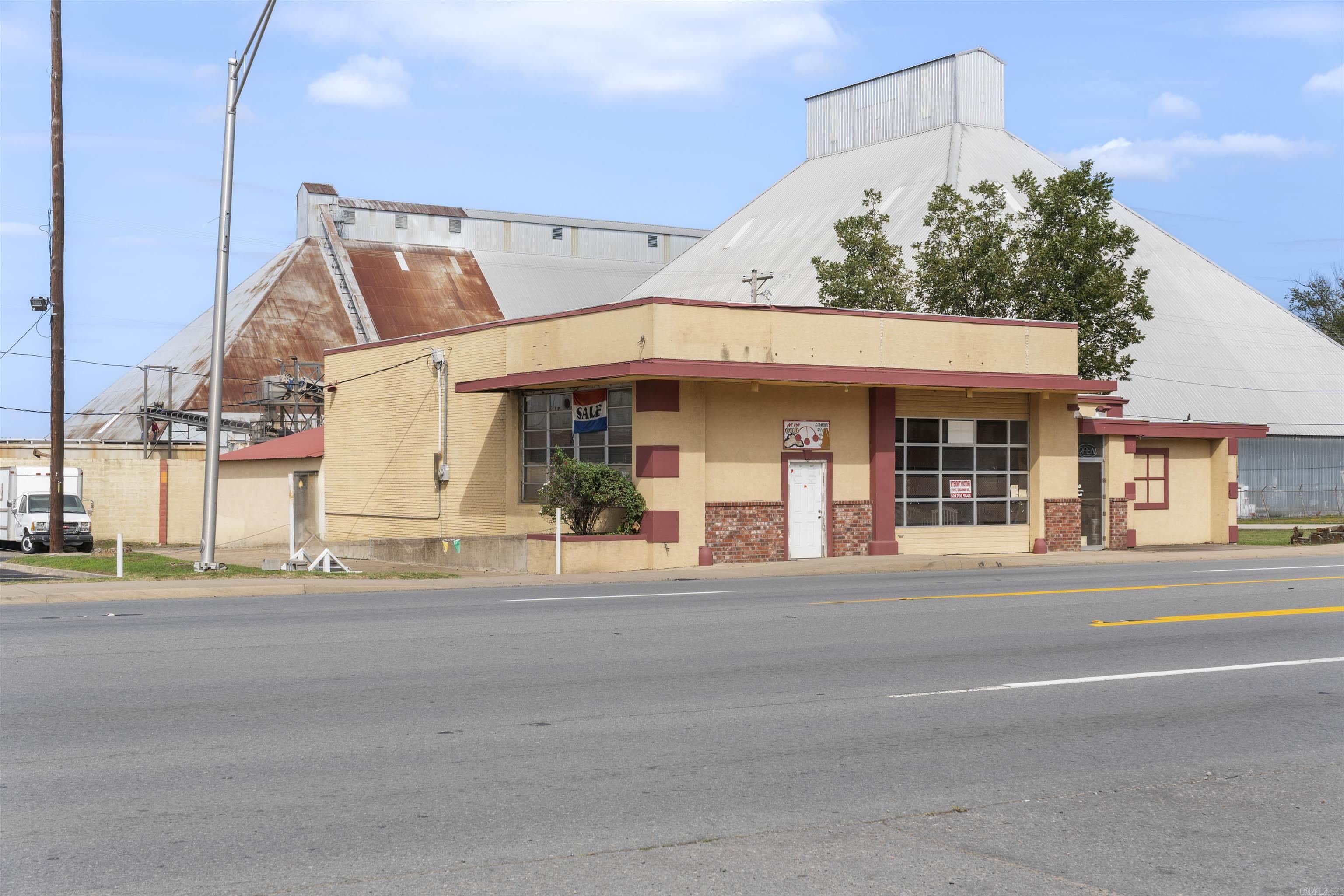 2301 E Broadway  North Little Rock, AR