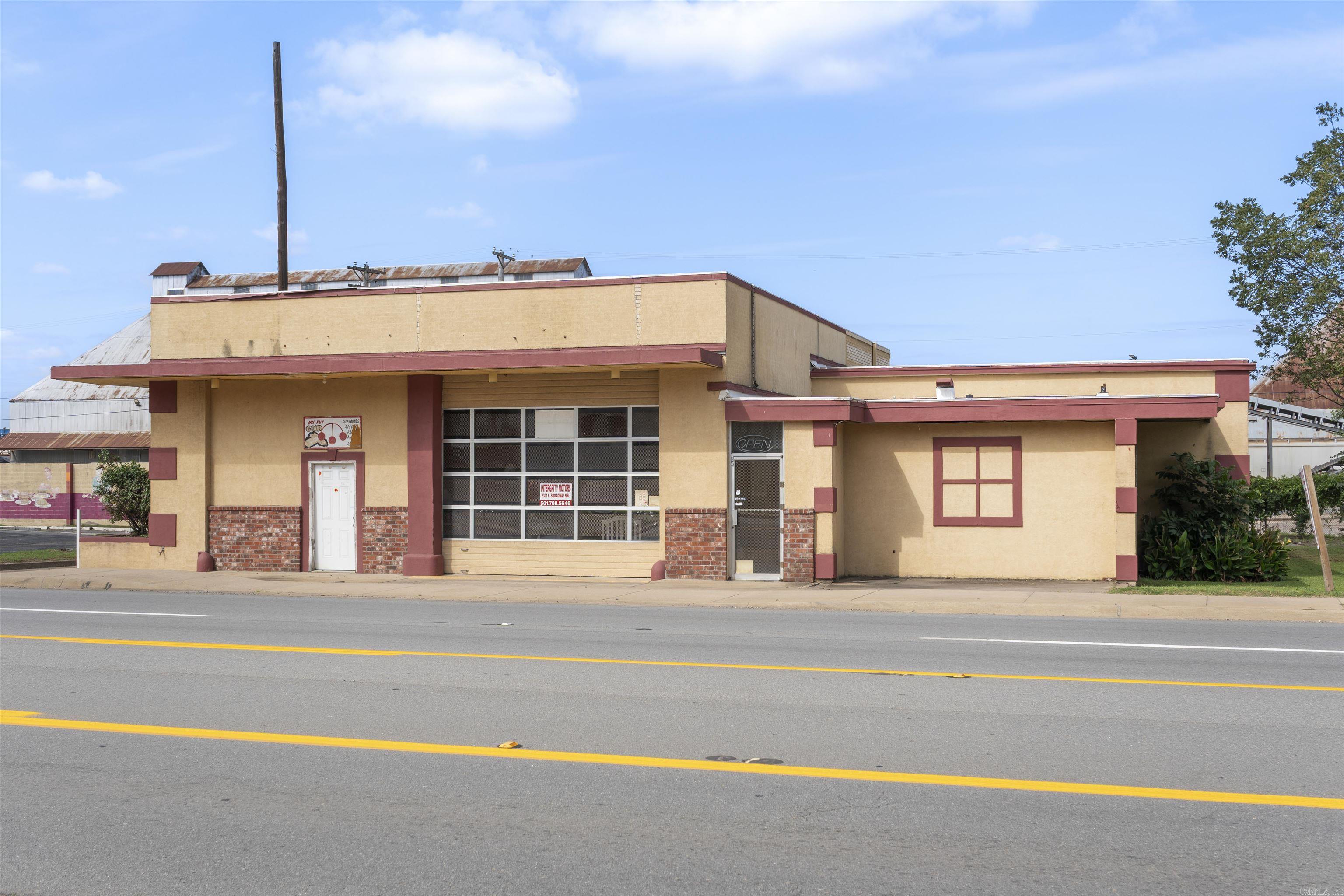 2301 E Broadway  North Little Rock, AR