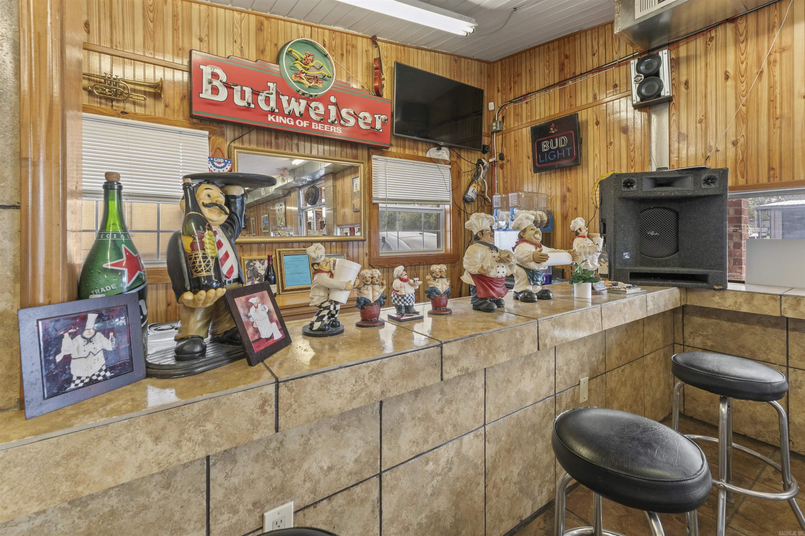 2221 E Broadway  North Little Rock, AR