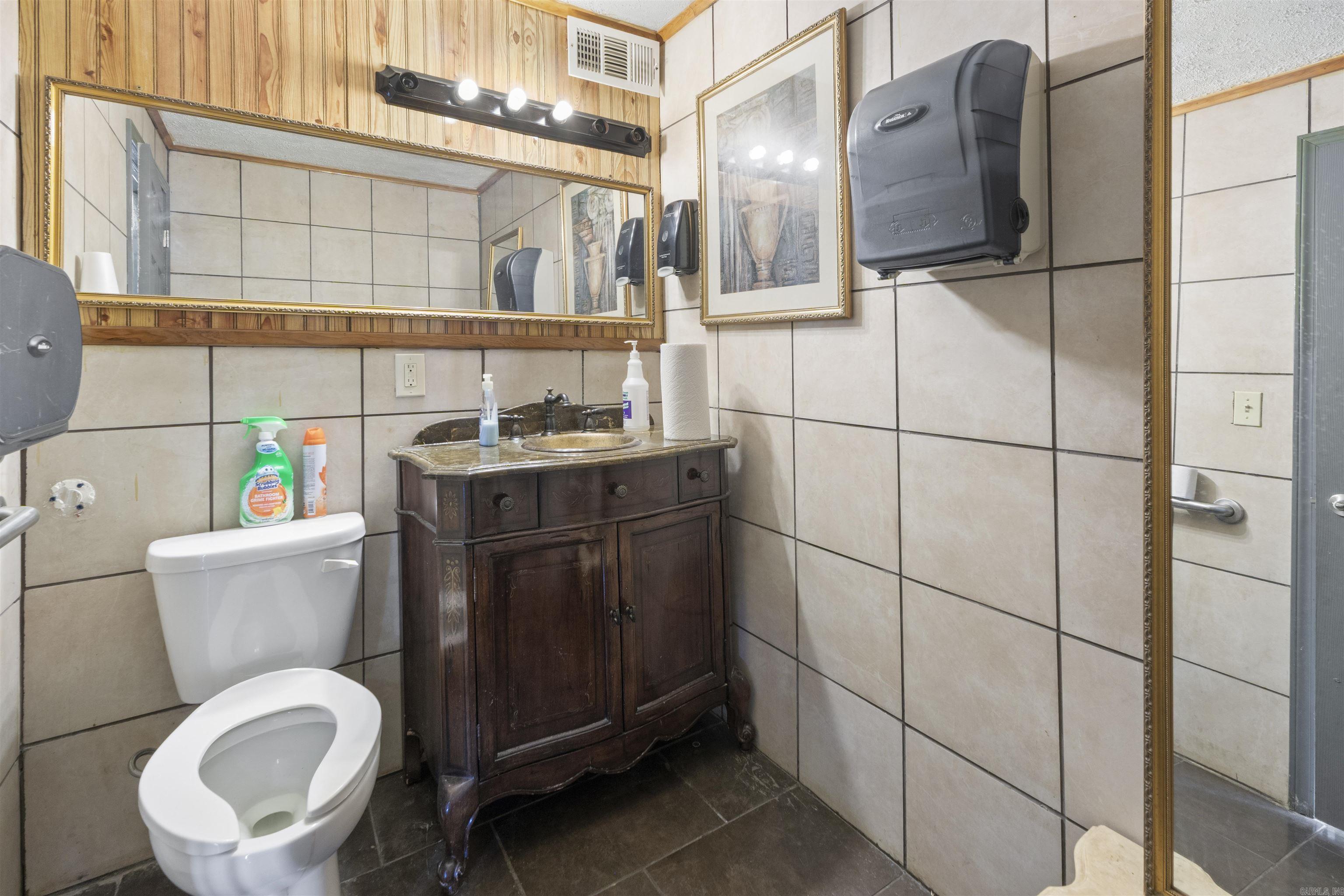 2221 E Broadway  North Little Rock, AR