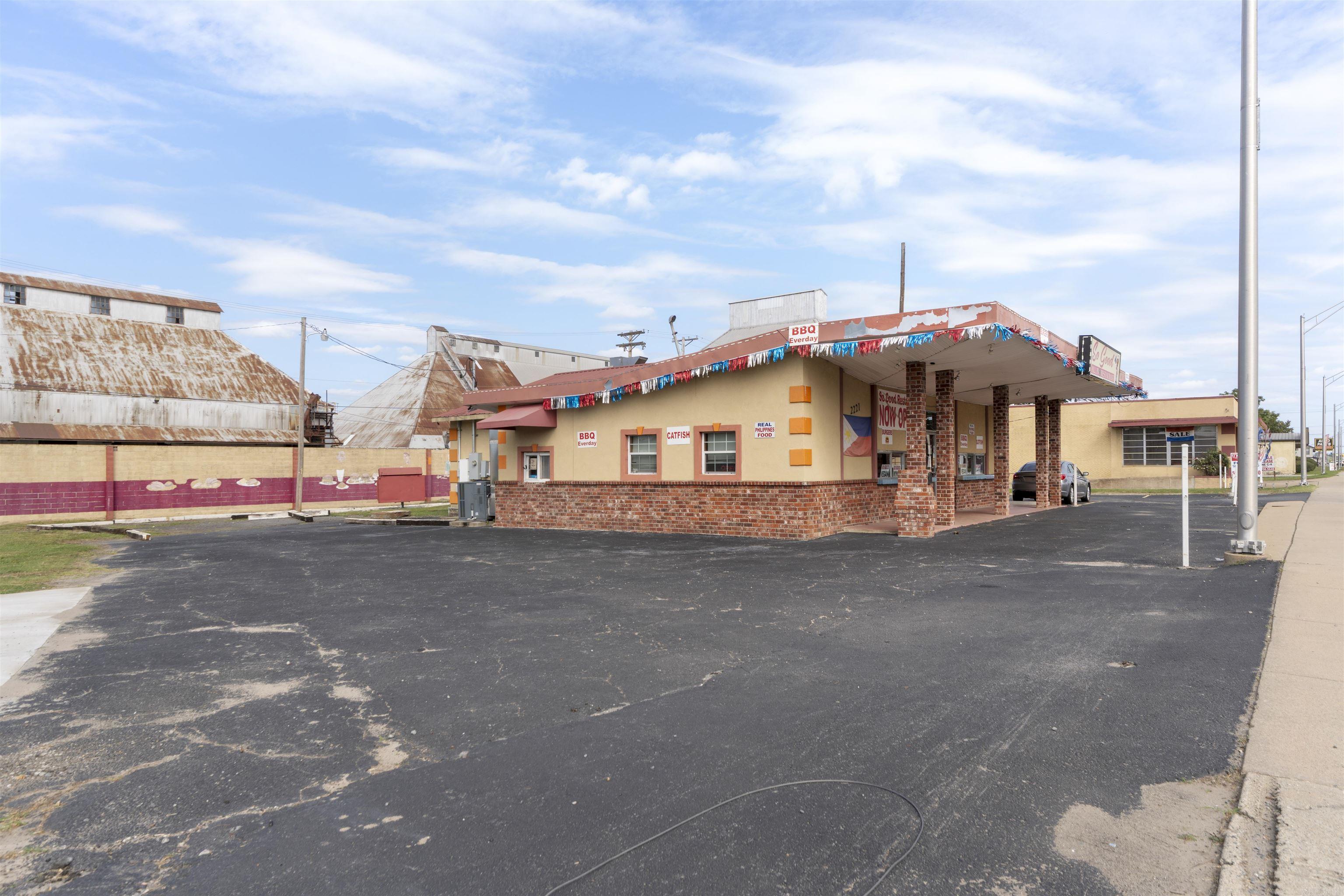 2221 E Broadway  North Little Rock, AR