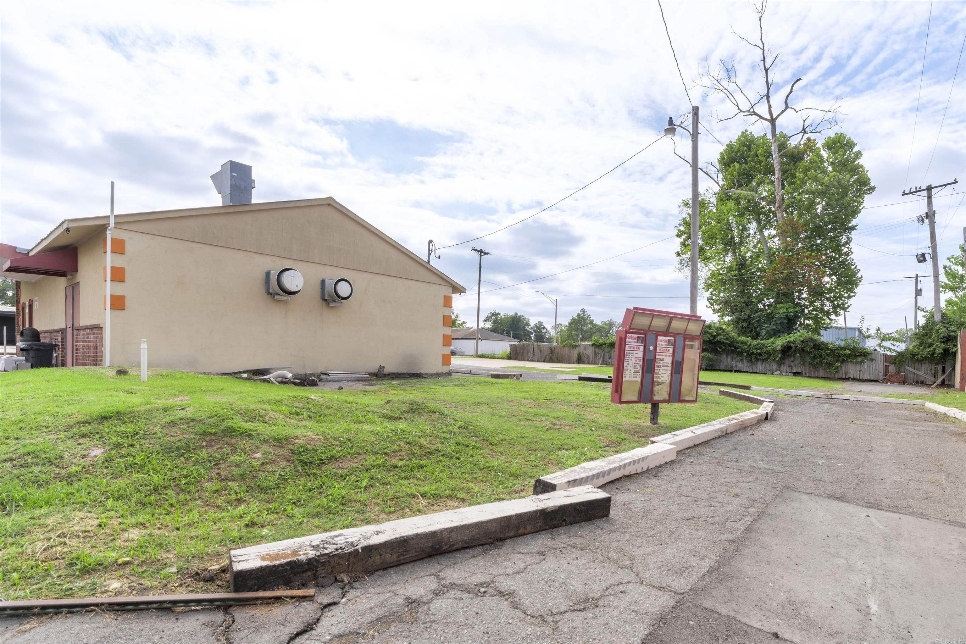 2221 E Broadway  North Little Rock, AR