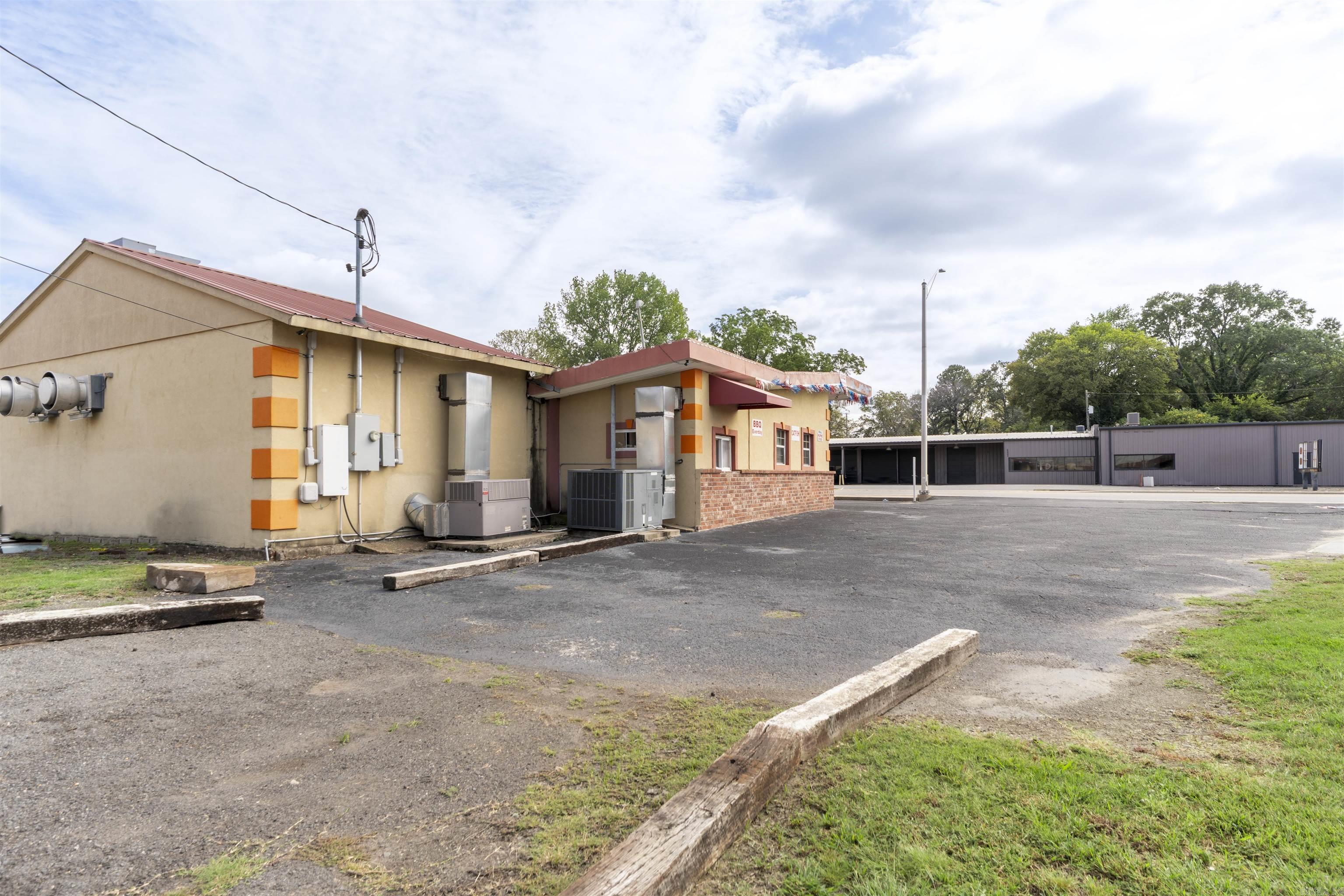 2221 E Broadway  North Little Rock, AR