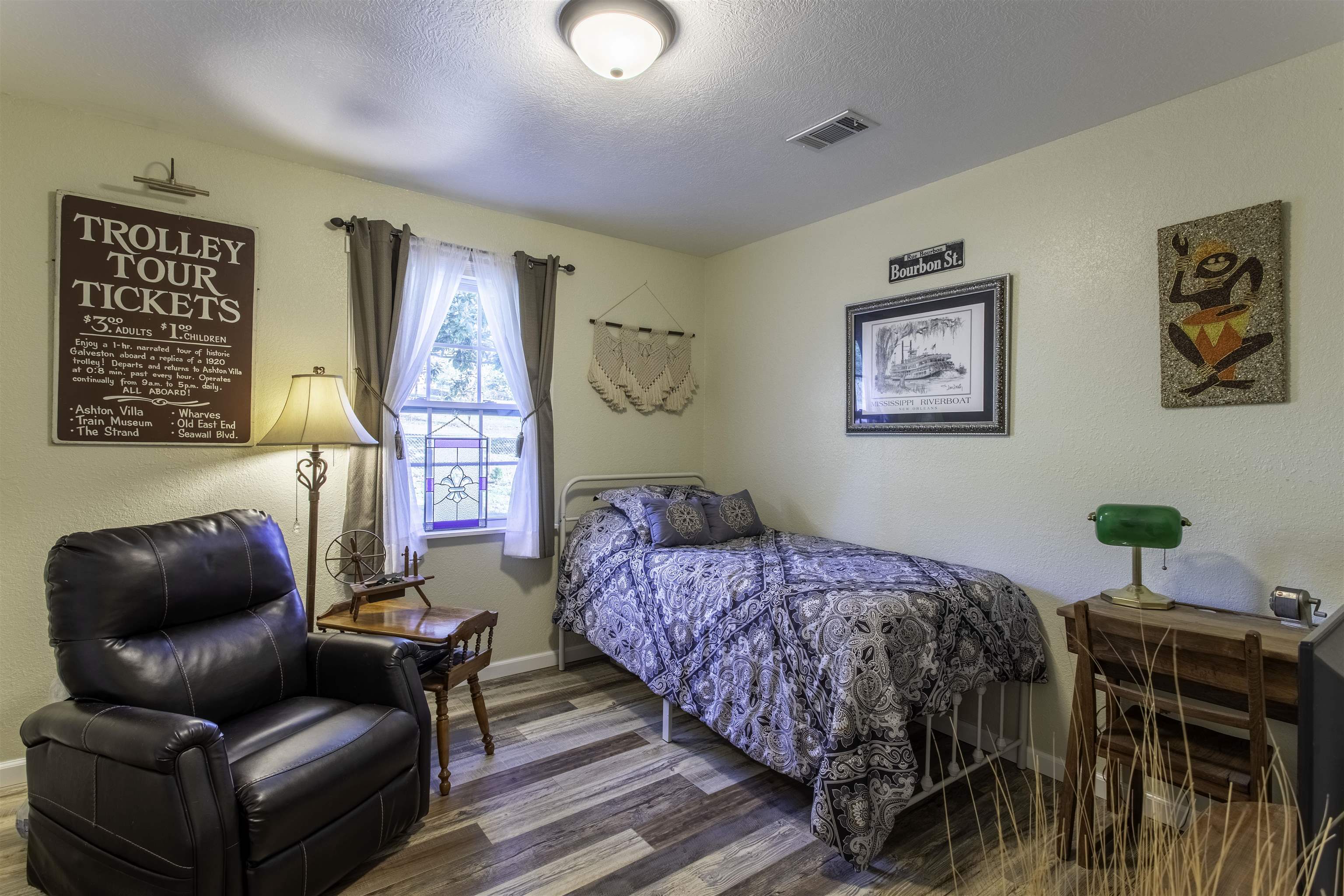 215 W Main  Evening Shade, AR
