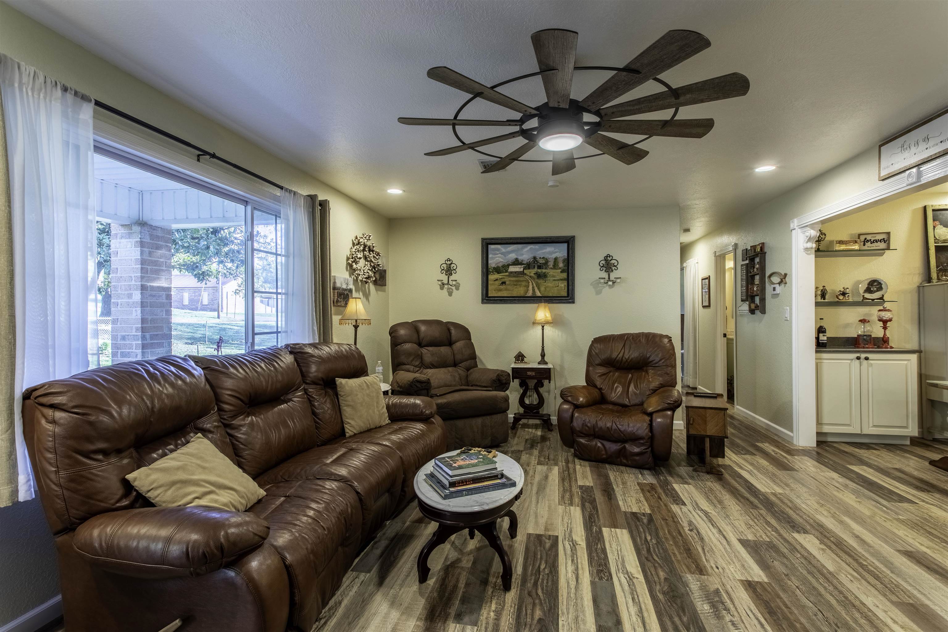 215 W Main  Evening Shade, AR