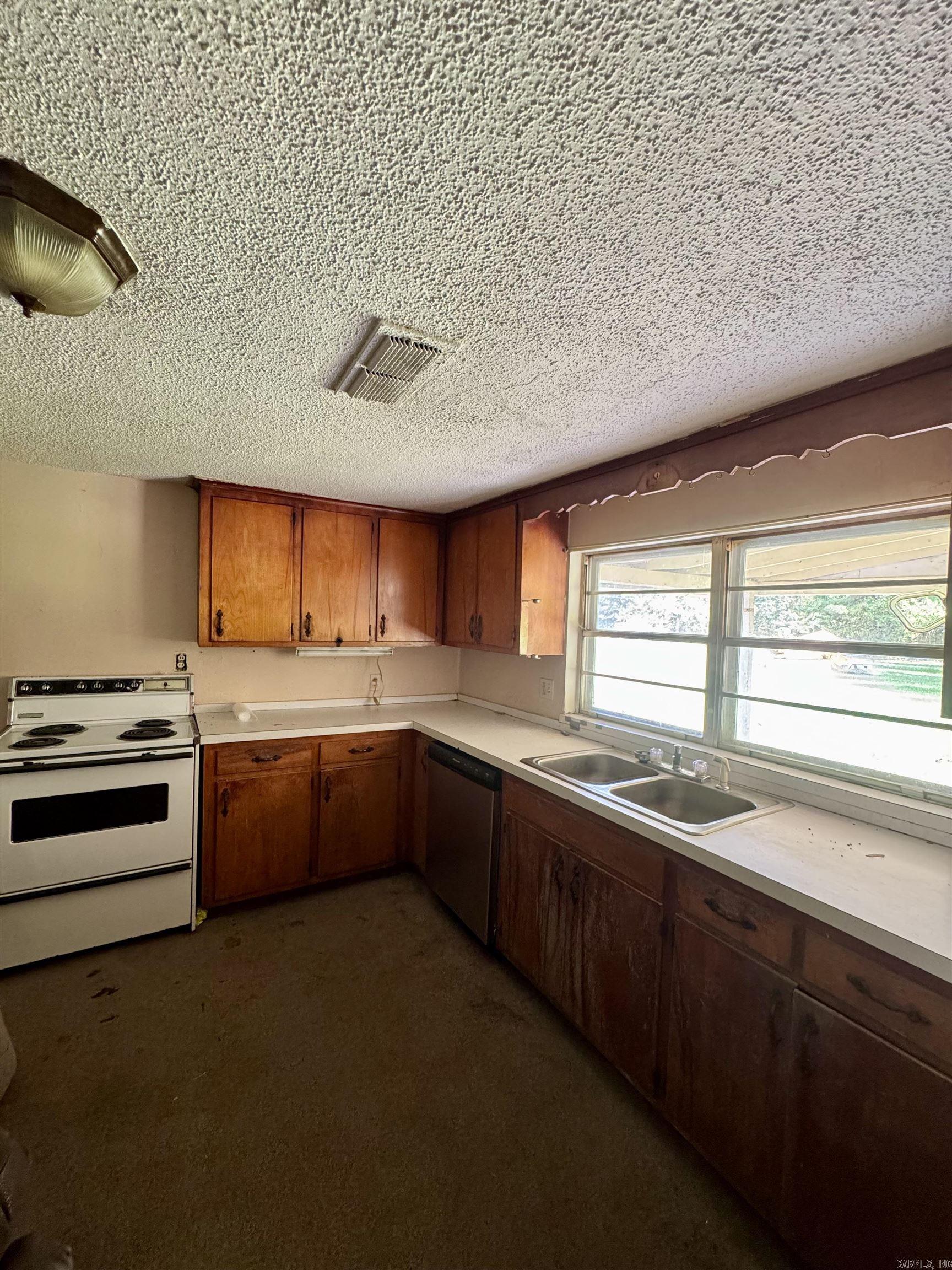 5411 Old Warren  Pine Bluff, AR