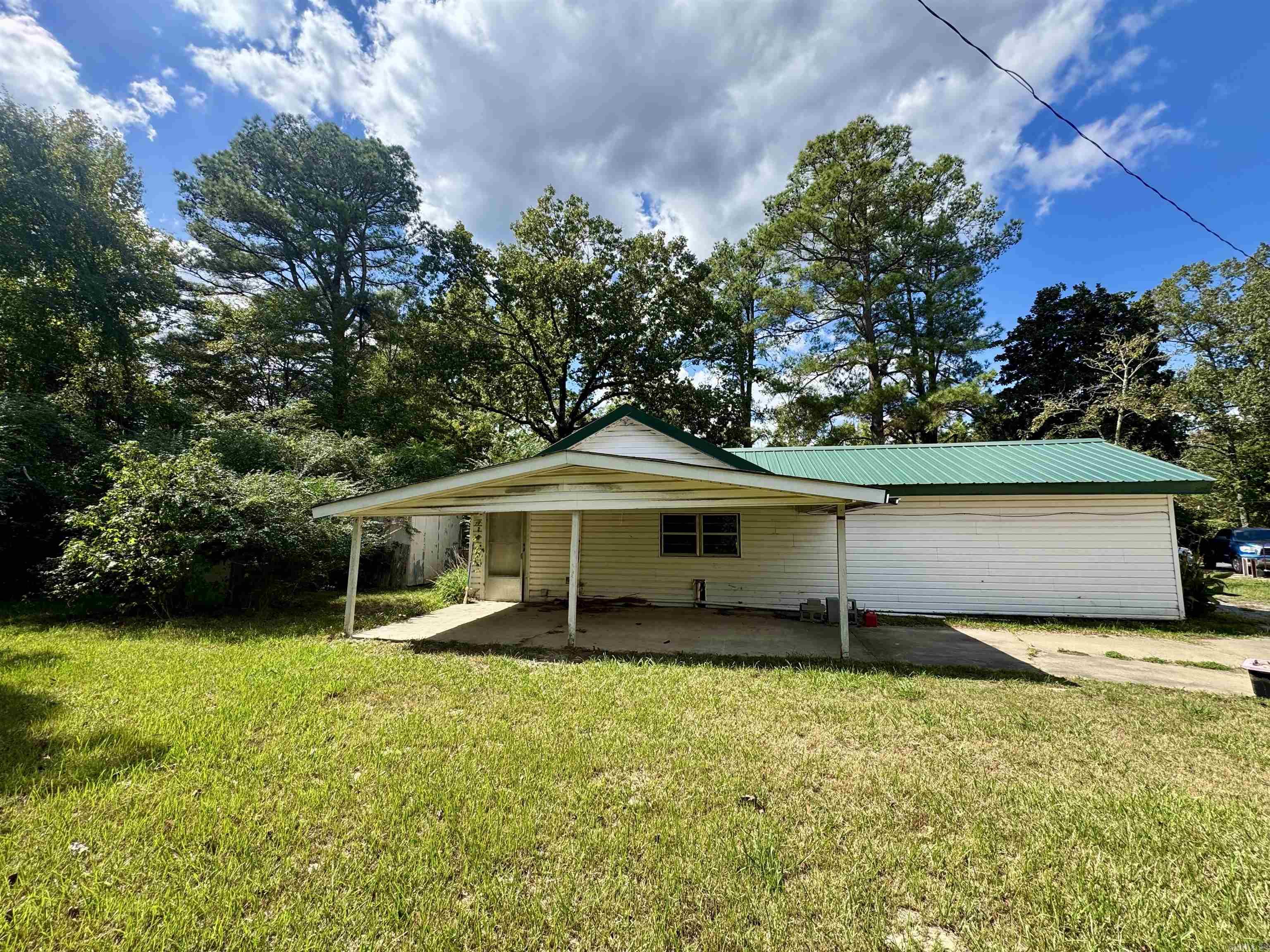 5411 Old Warren  Pine Bluff, AR