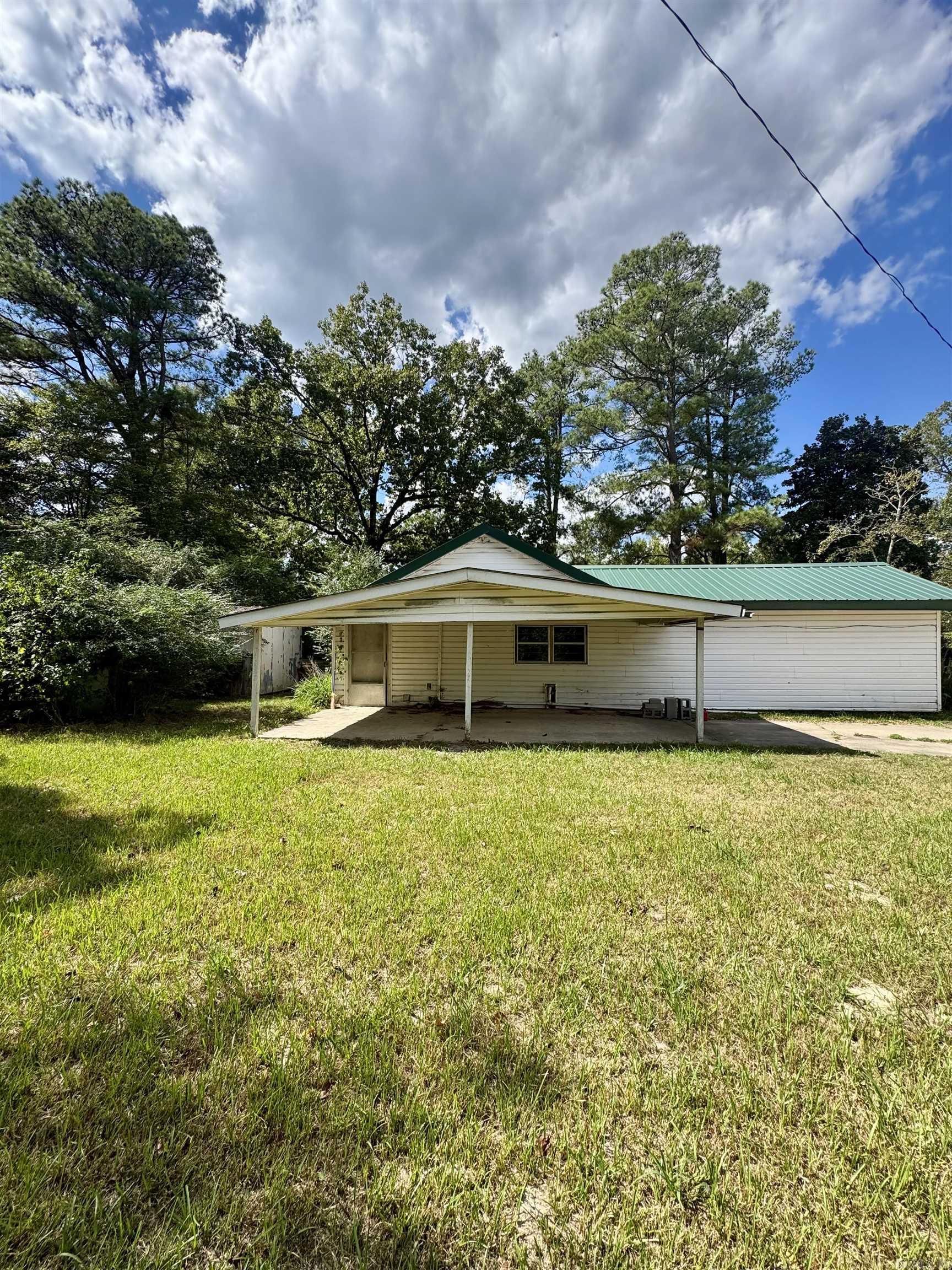 5411 Old Warren  Pine Bluff, AR