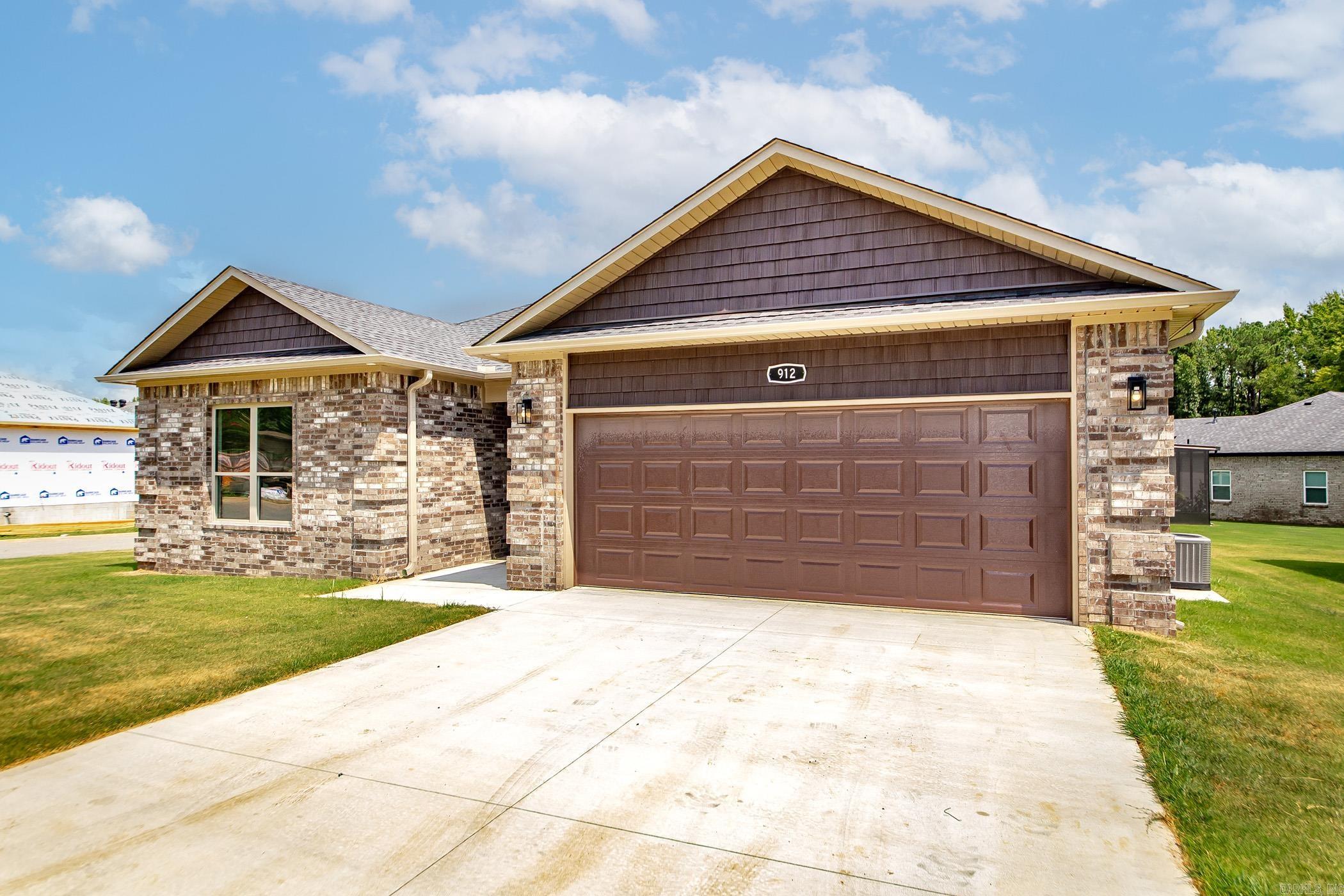 912 E Dell Vista  Cabot, AR