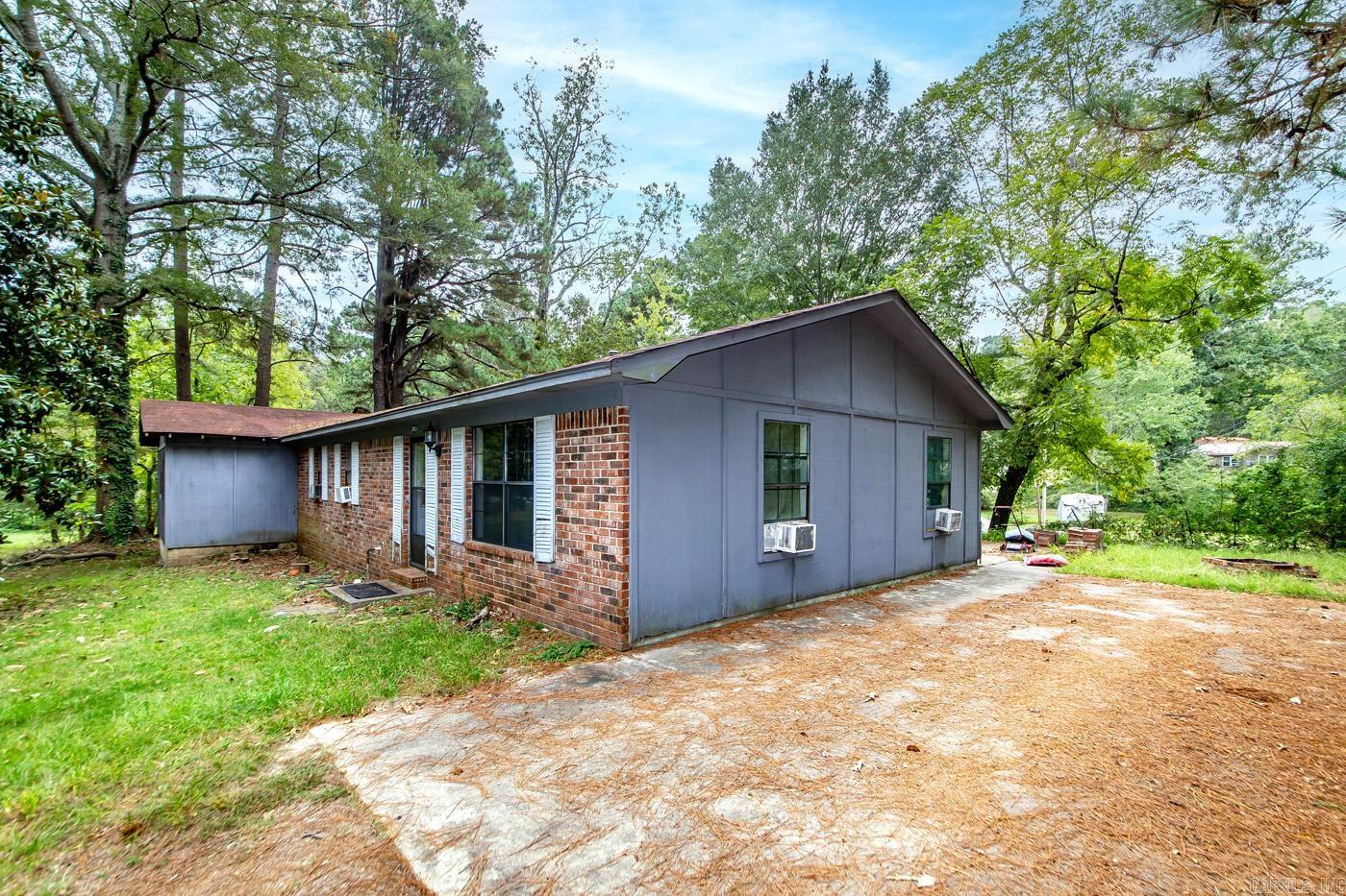 2423 S Chatfield  Benton, AR