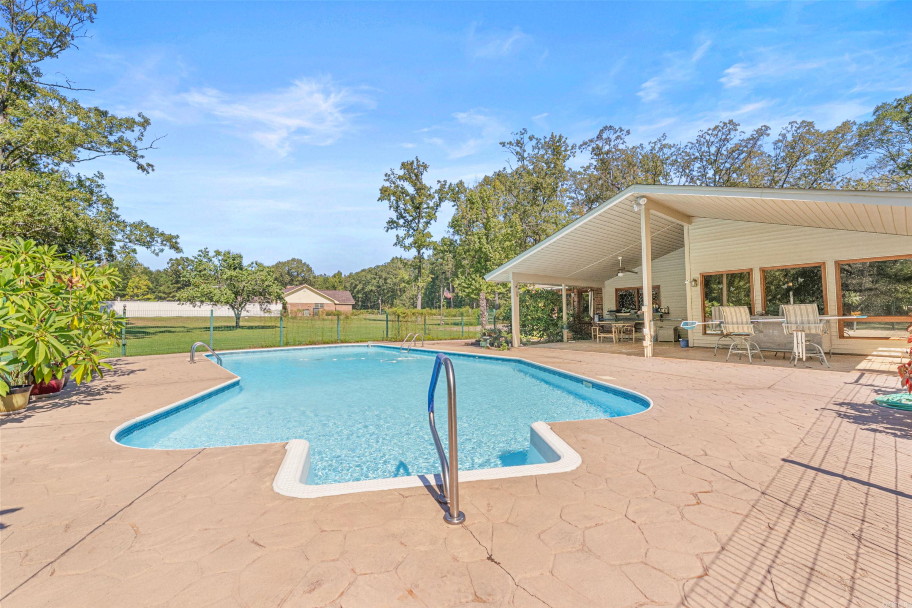 7438 Cross Road  Pine Bluff, AR