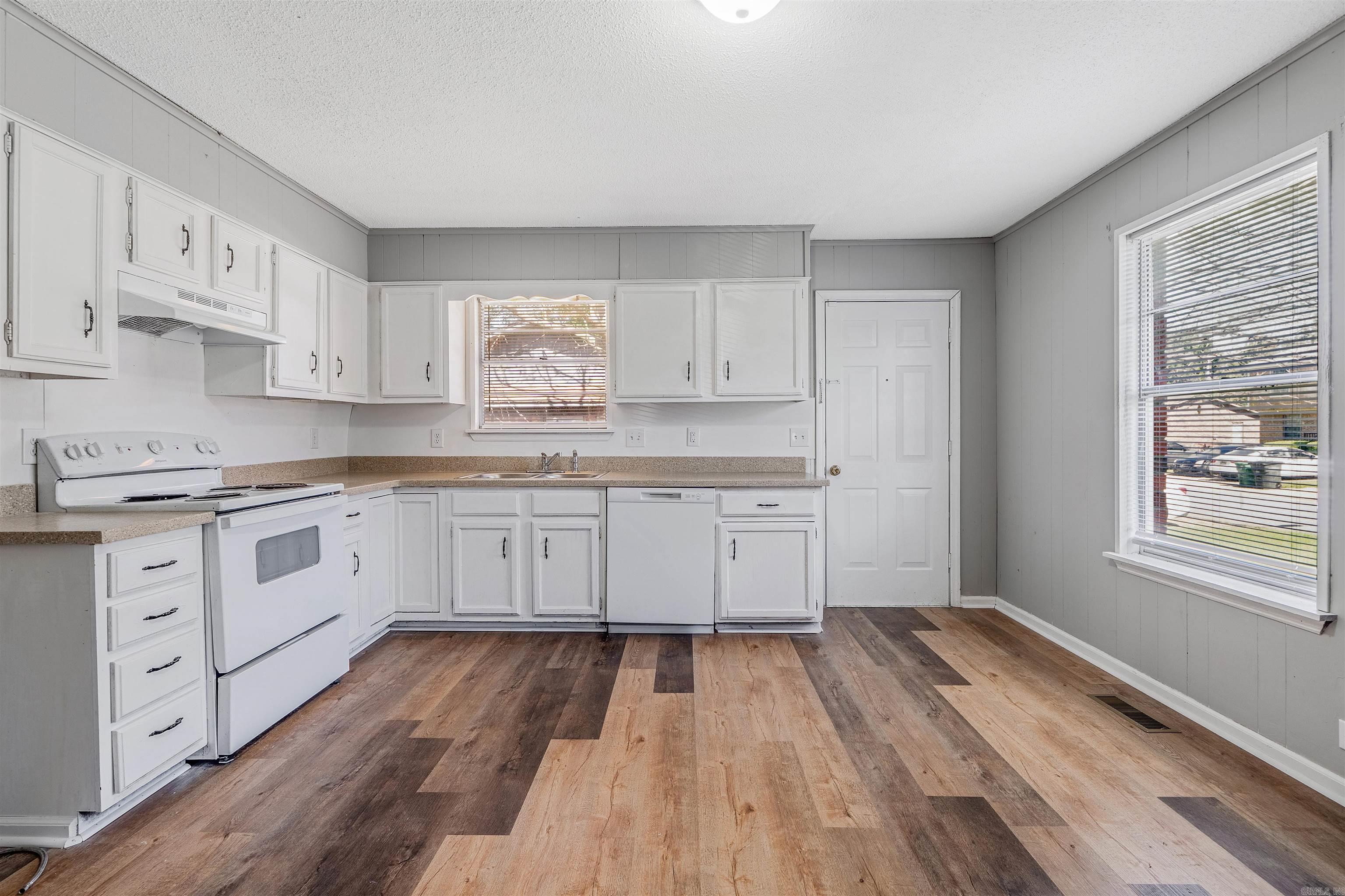 615 & 617 Brierly Dr  Sherwood, AR