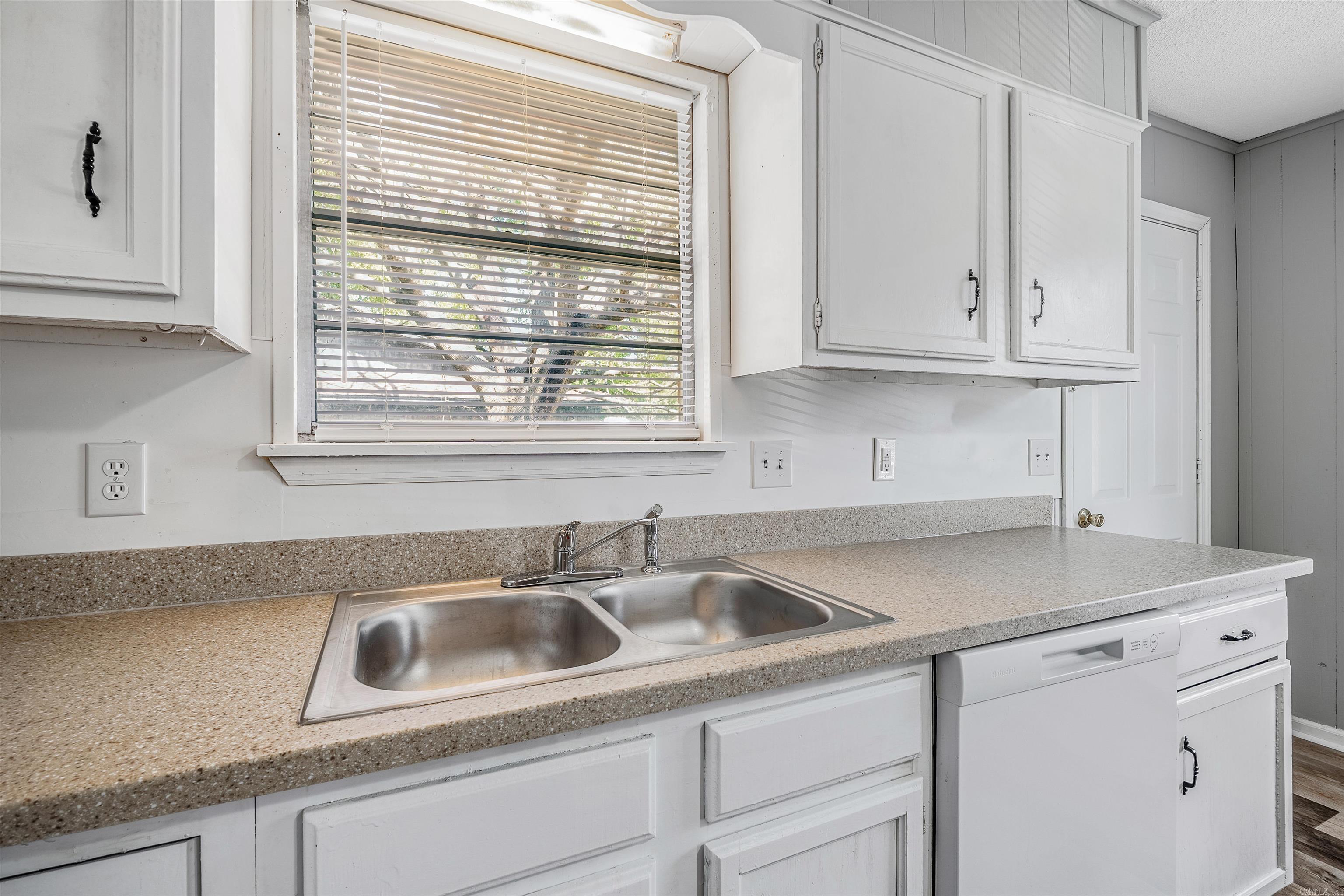 615 & 617 Brierly Dr  Sherwood, AR