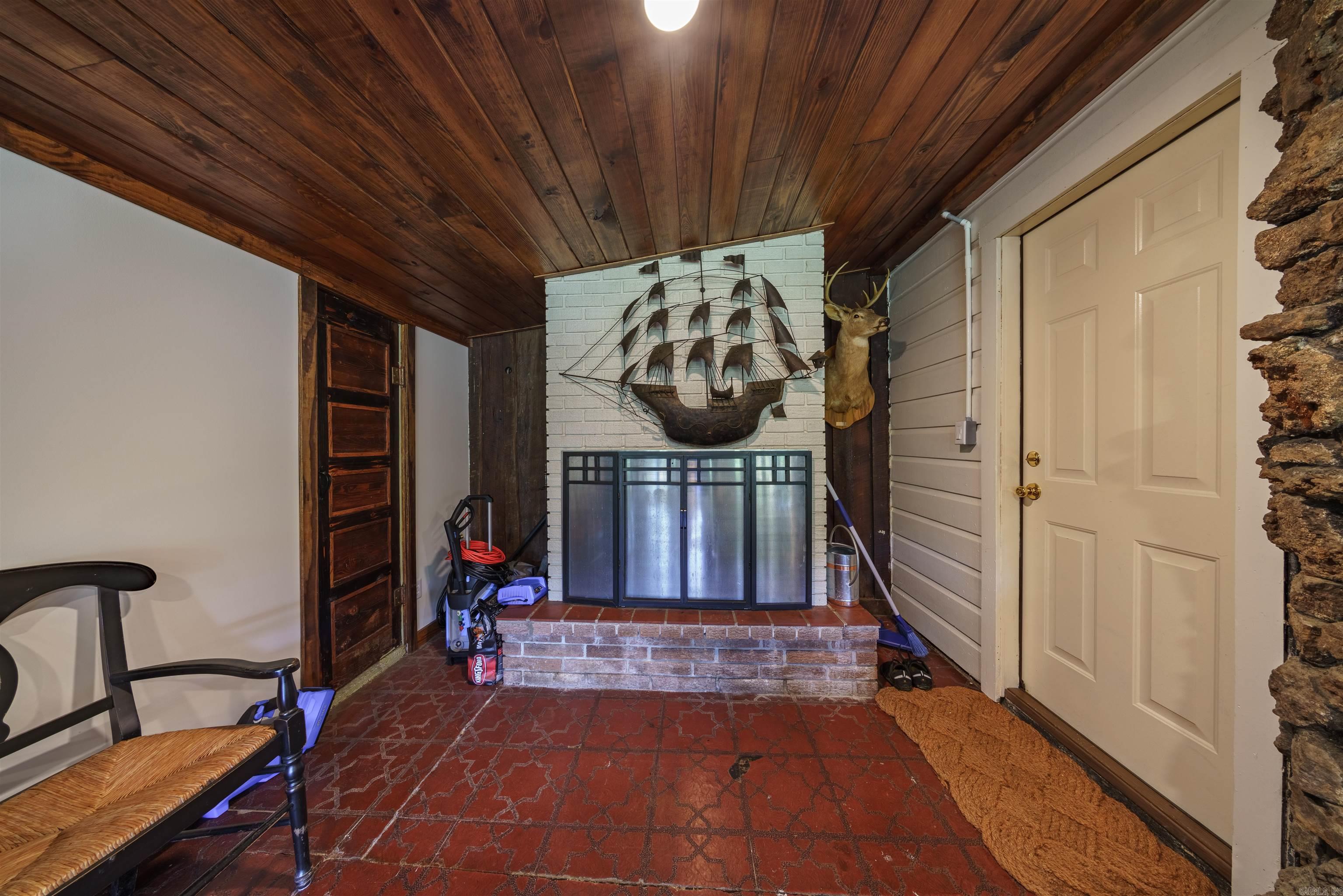 213 S 1st  Augusta, AR