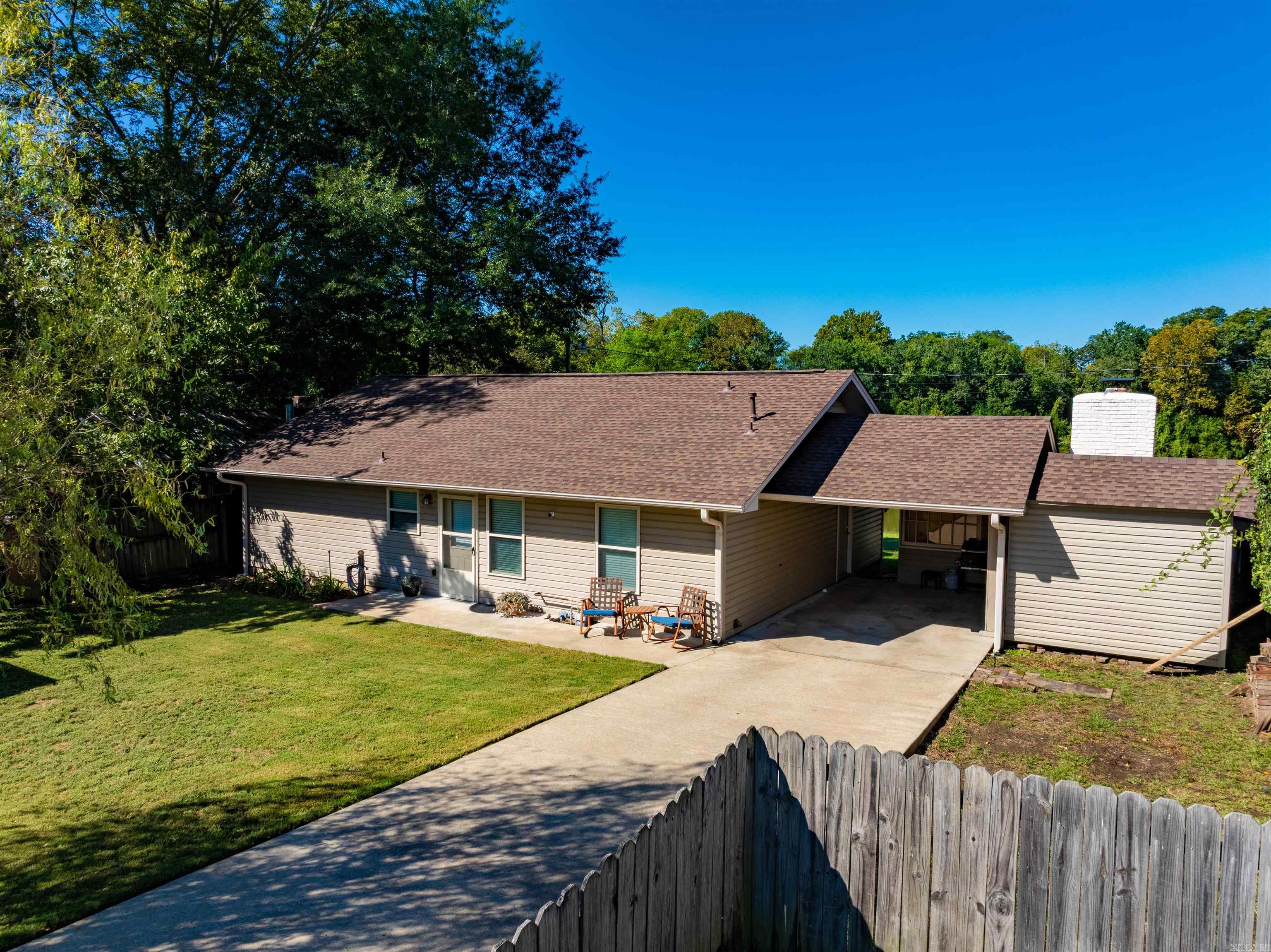 213 S 1st  Augusta, AR