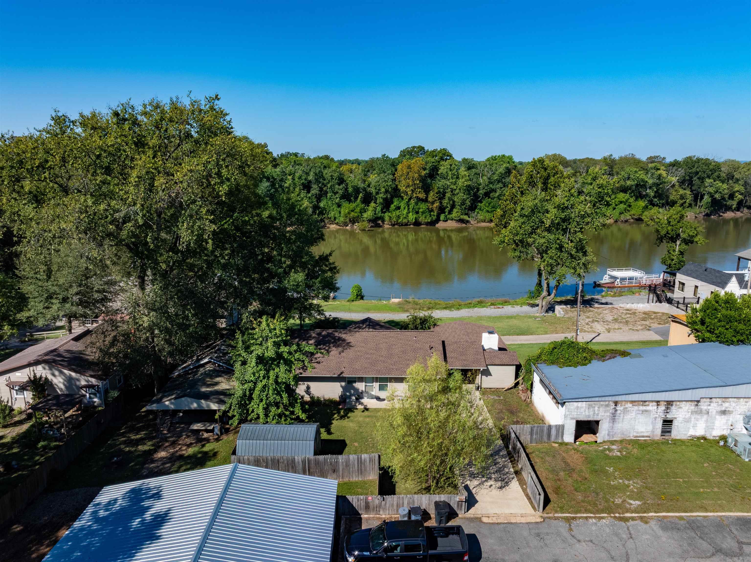 213 S 1st  Augusta, AR