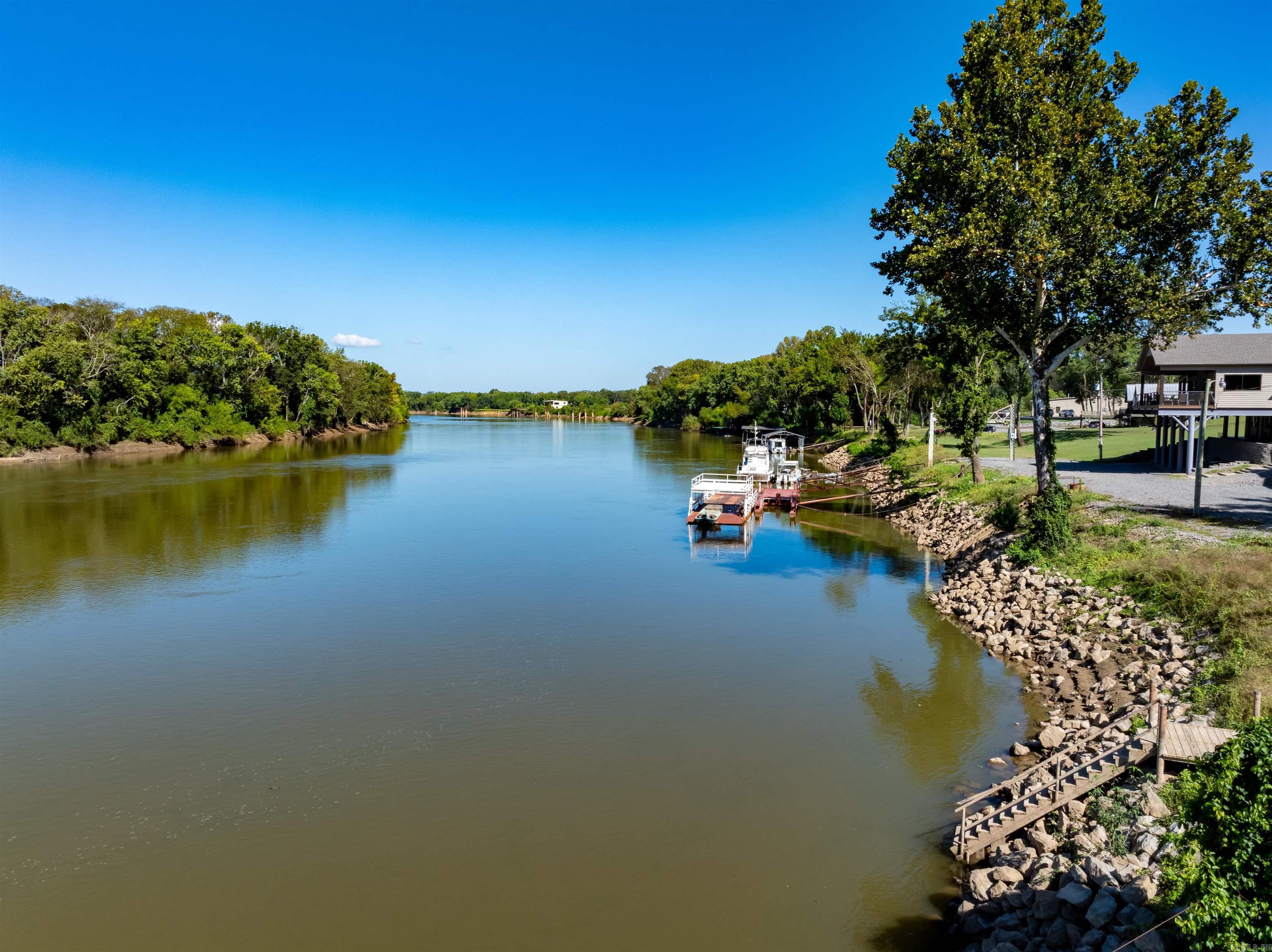 213 S 1st  Augusta, AR