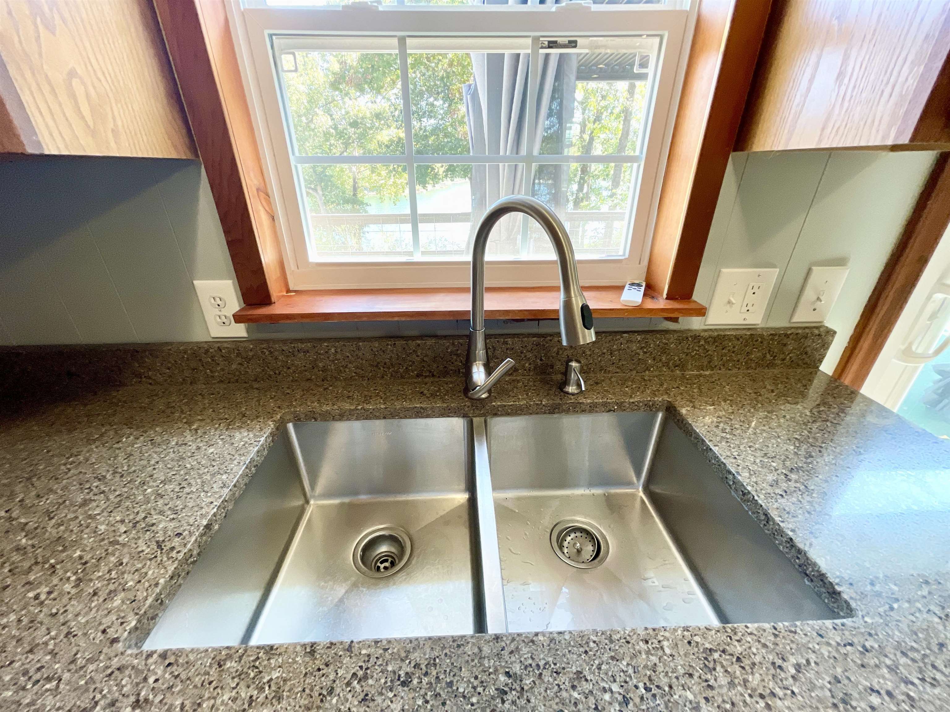 29 W Lakeshore  Cherokee Village, AR