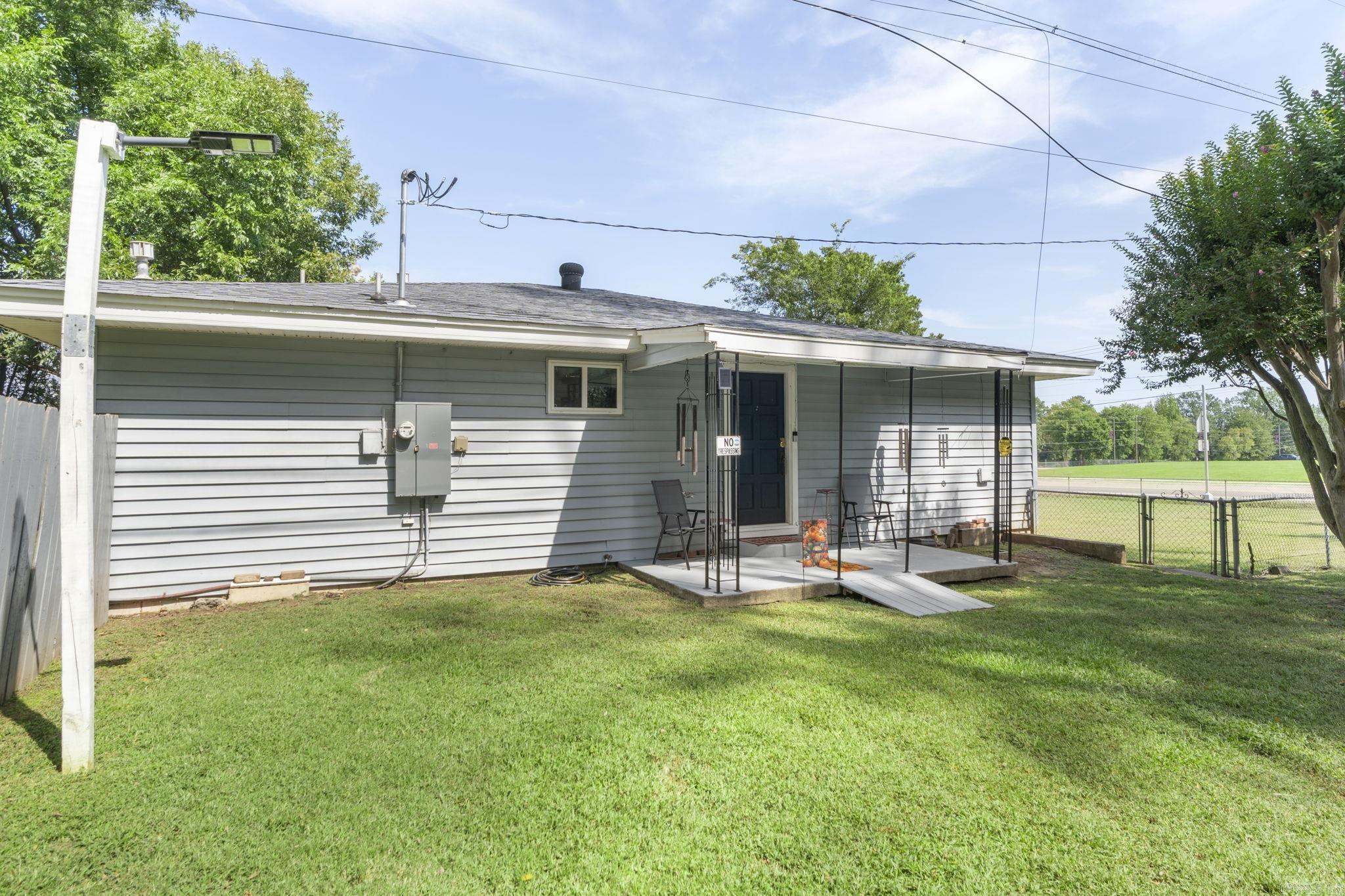 1908 S Knoxville  Russellville, AR