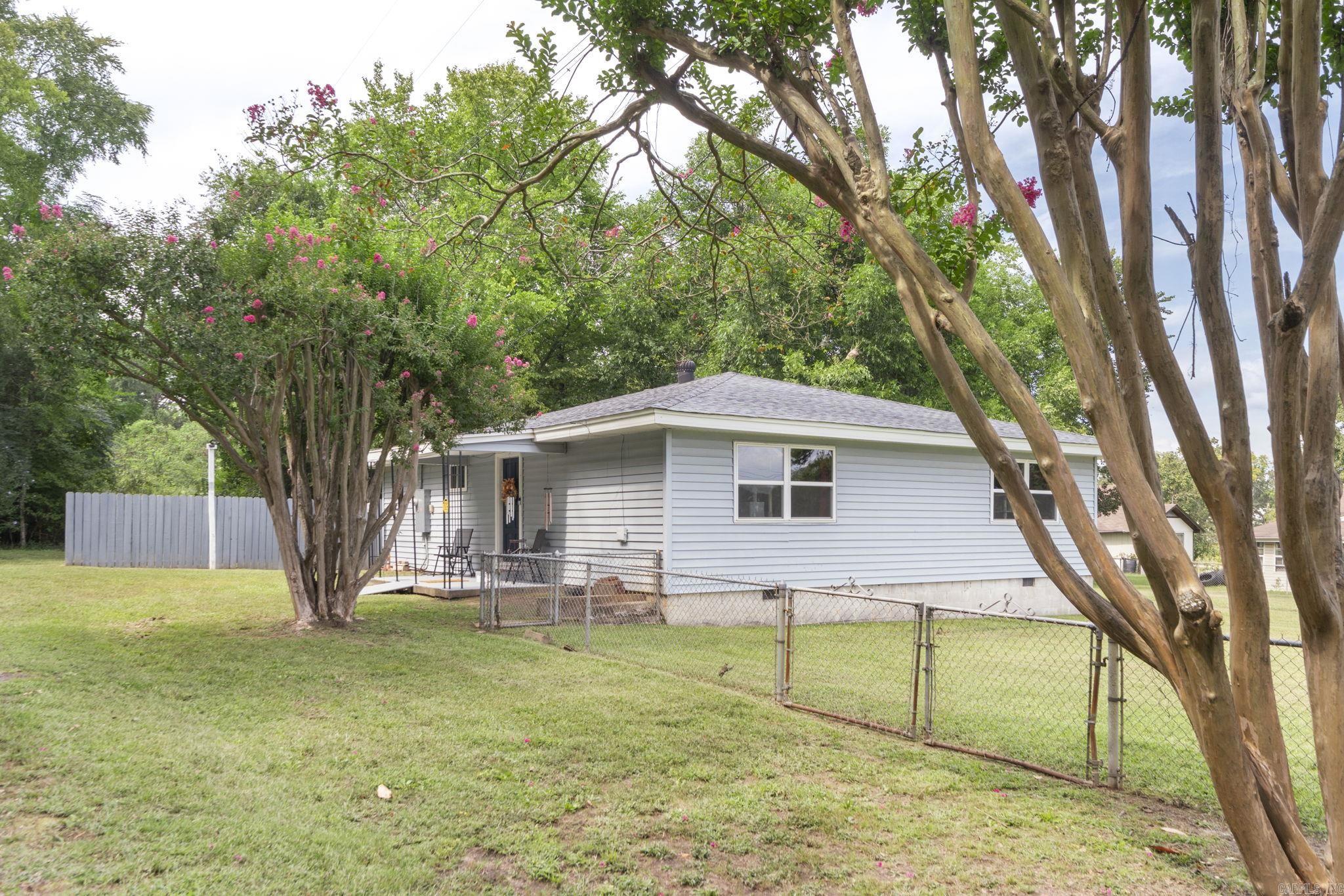 1908 S Knoxville  Russellville, AR