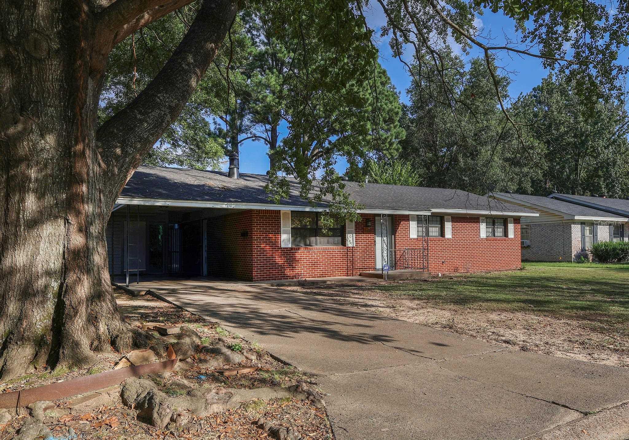 1308 Hillcrest  Conway, AR