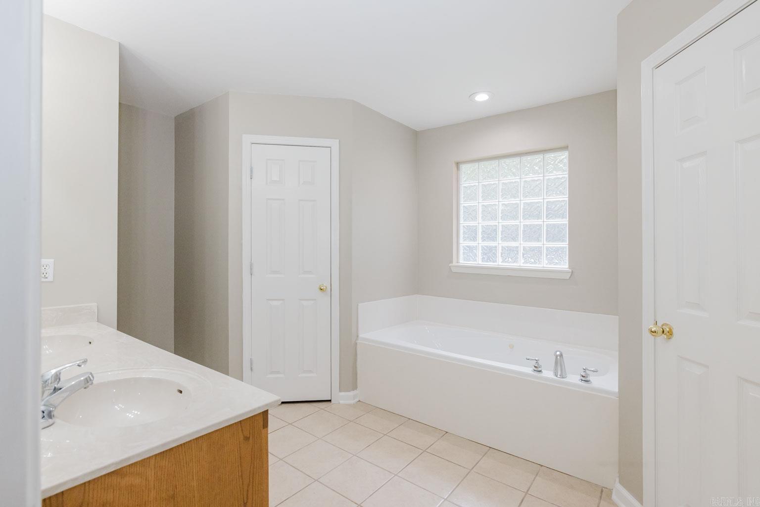 2411 Shadowcreek  Bryant, AR