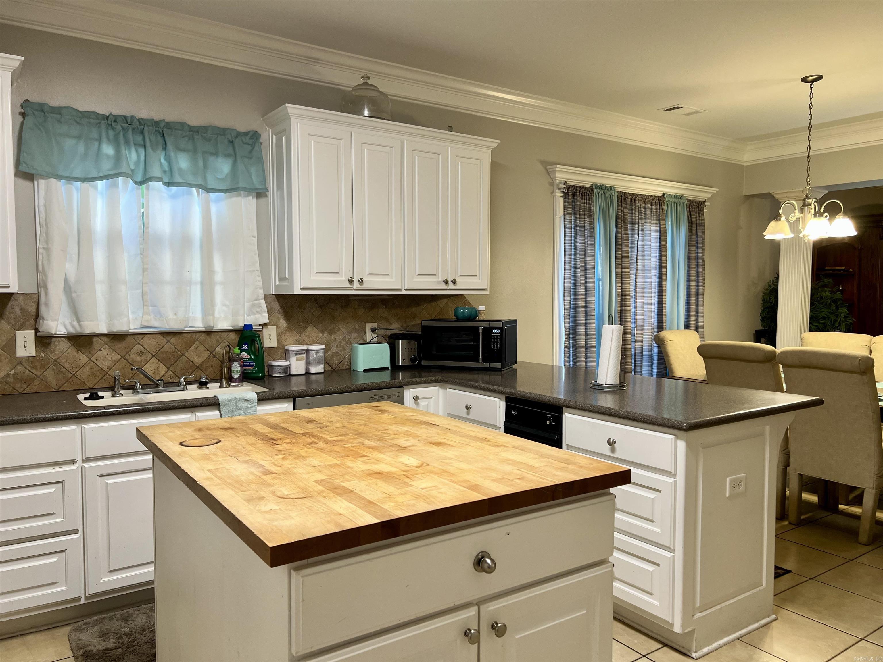27 Courtside Pl  Little Rock, AR