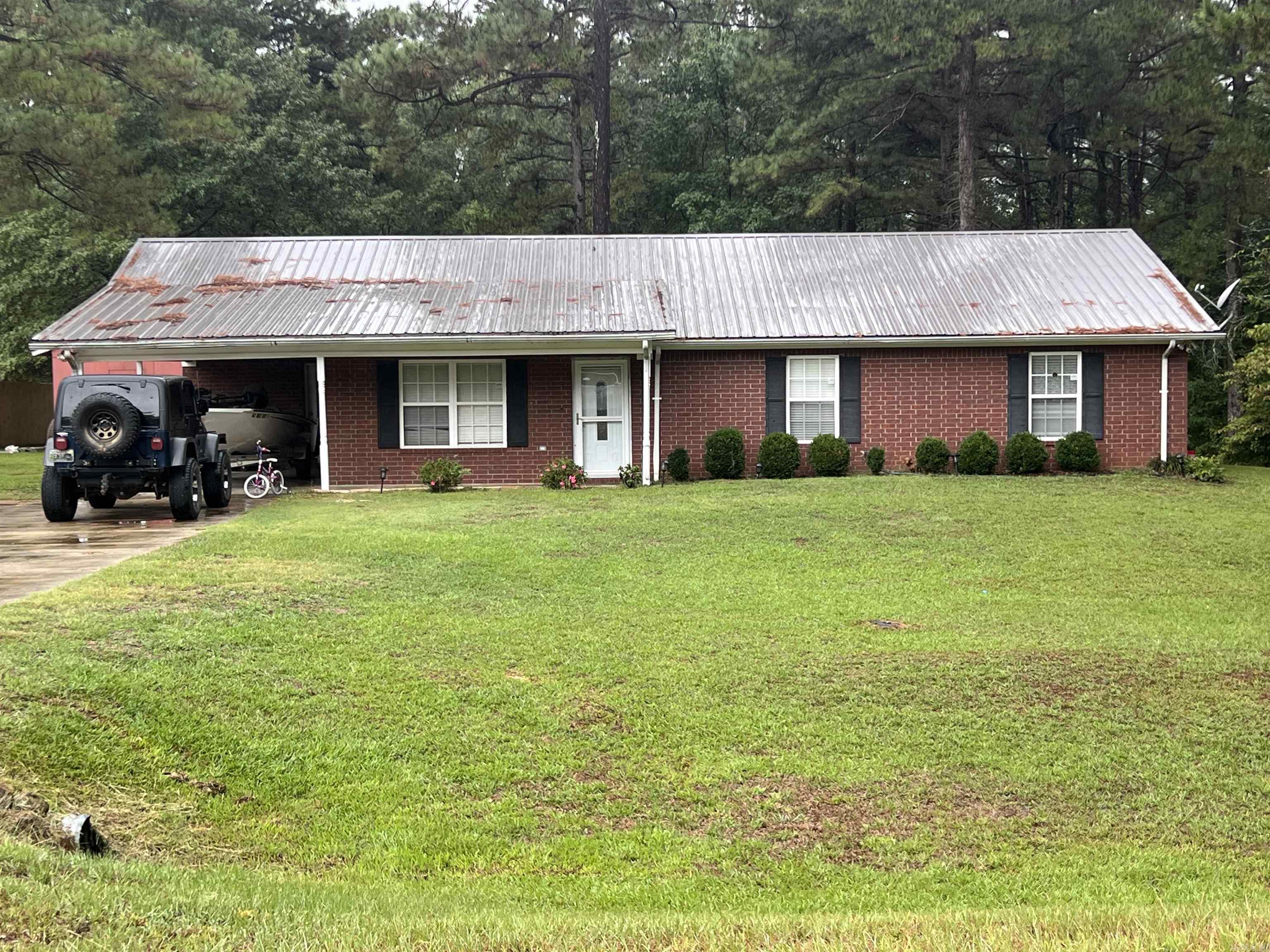 904 W Dogwood  Star City, AR