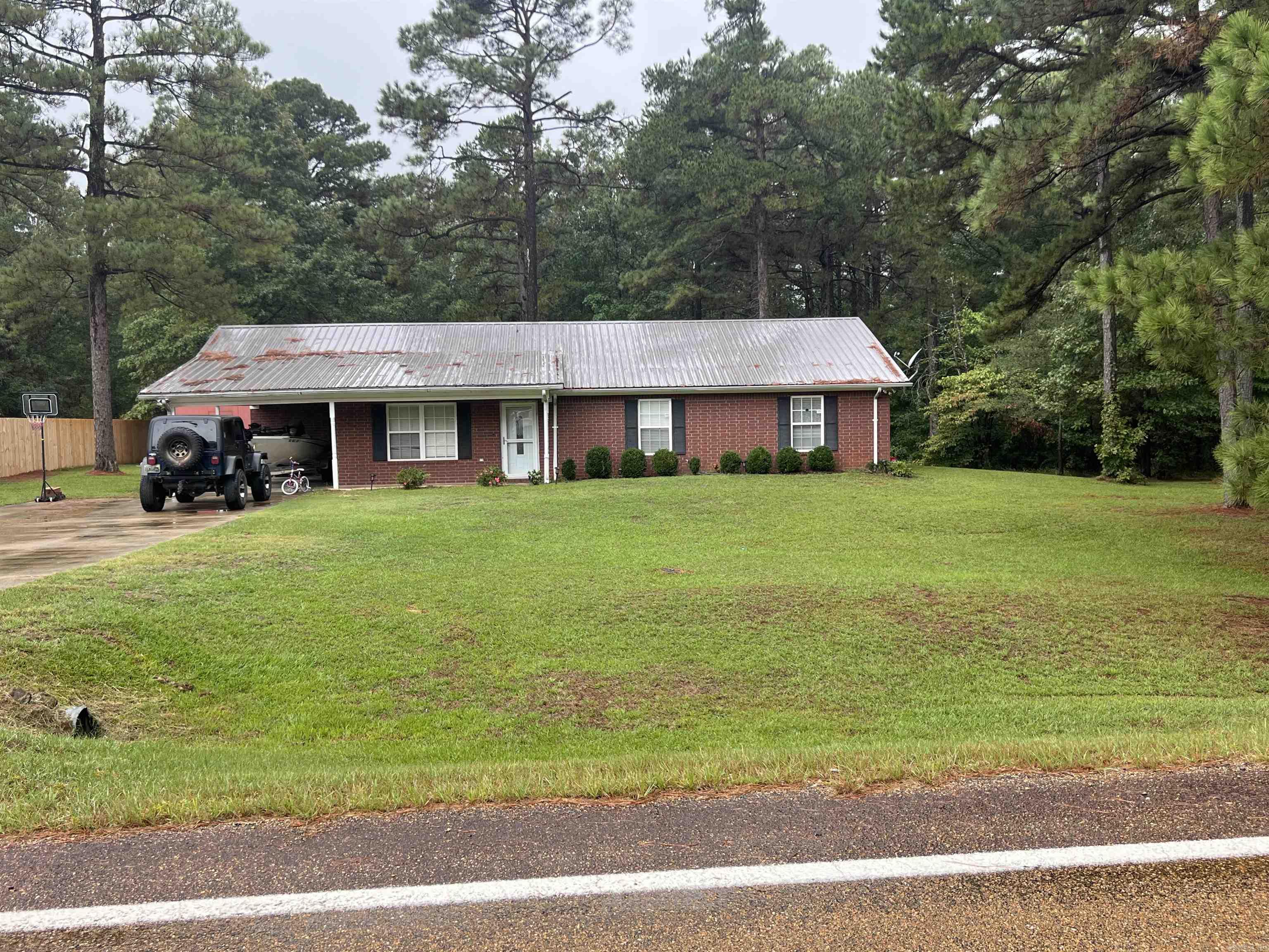 904 W Dogwood  Star City, AR