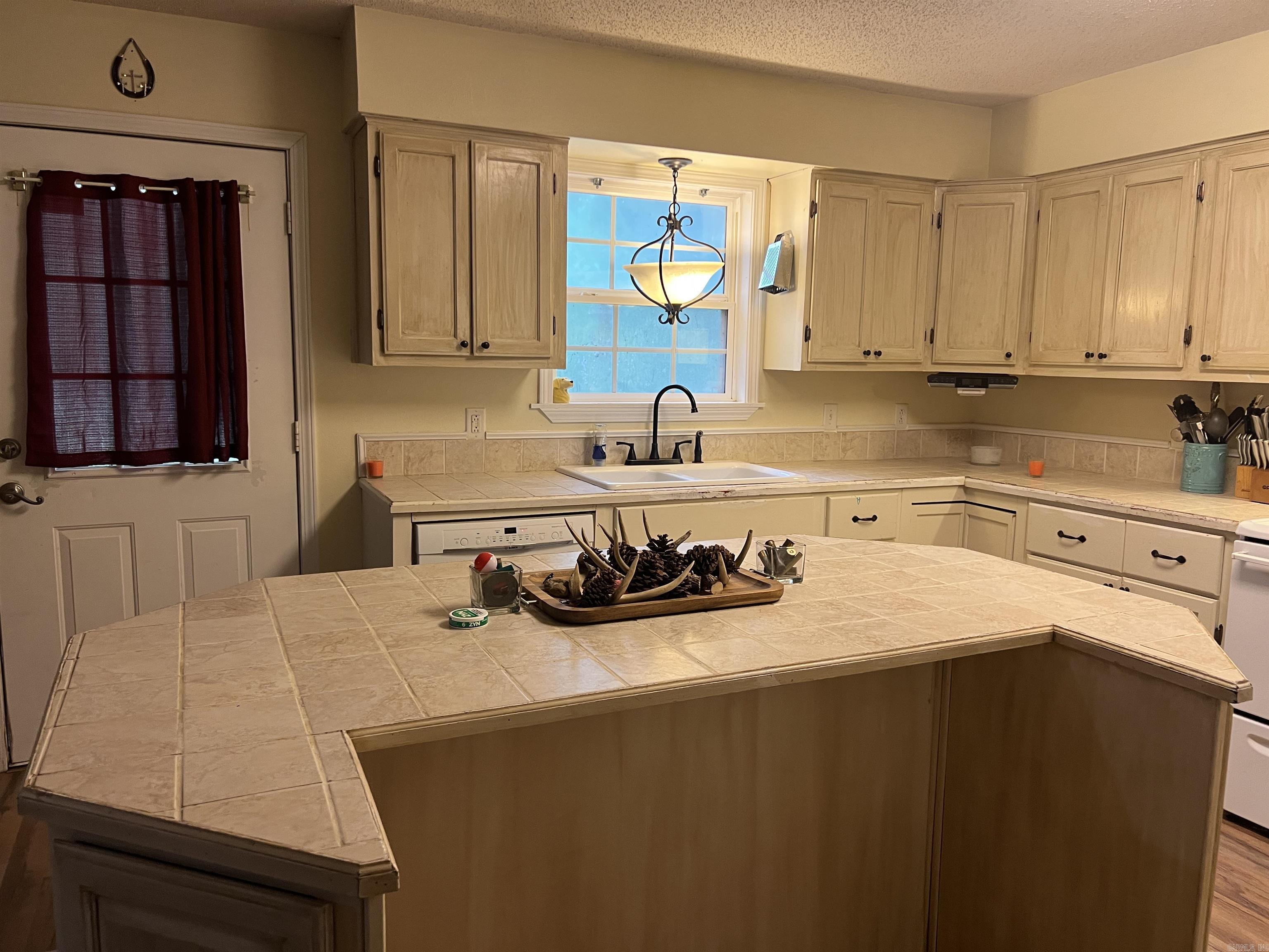 904 W Dogwood  Star City, AR
