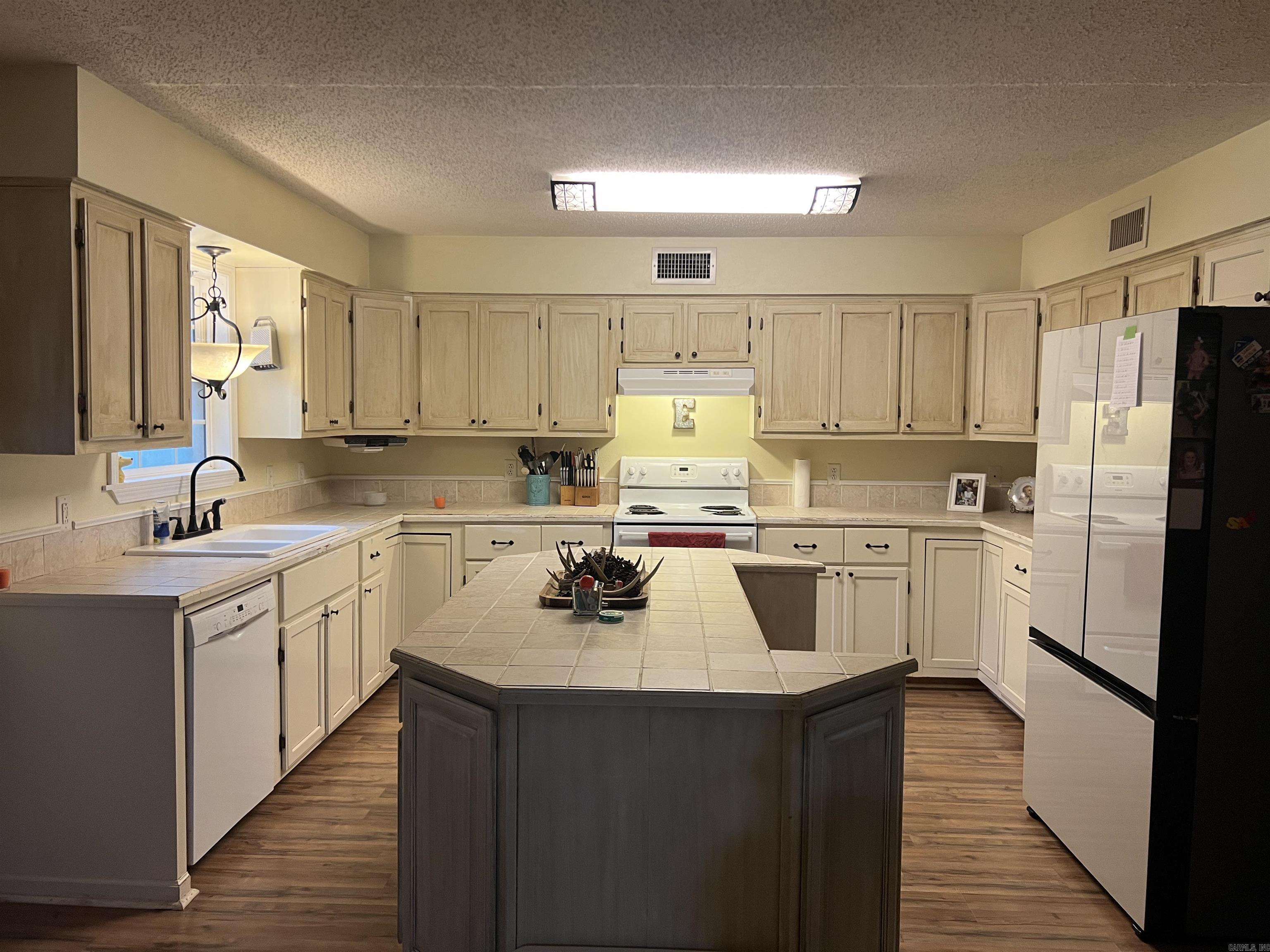 904 W Dogwood  Star City, AR