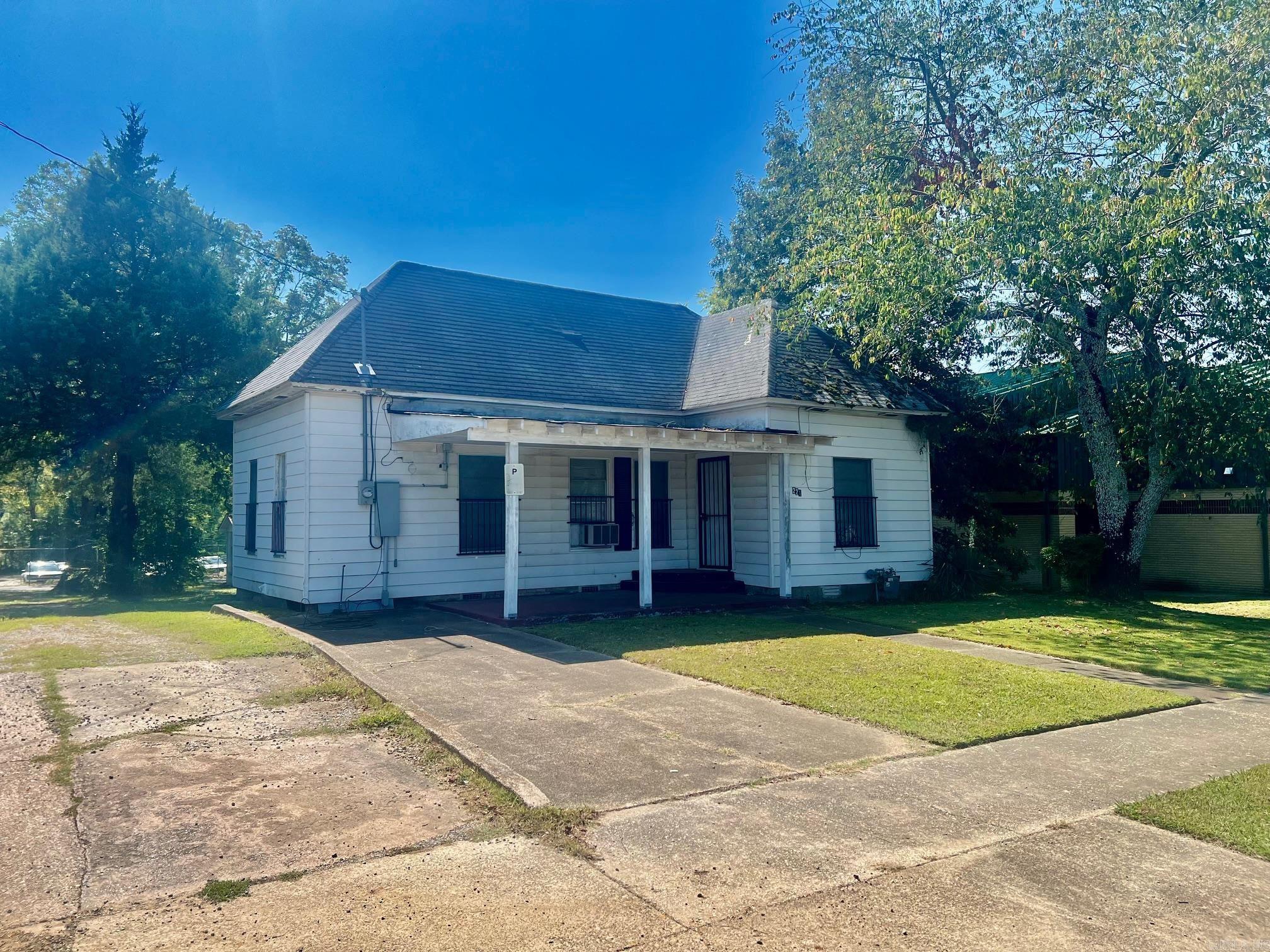 221 Oaklawn  Hot Springs, AR