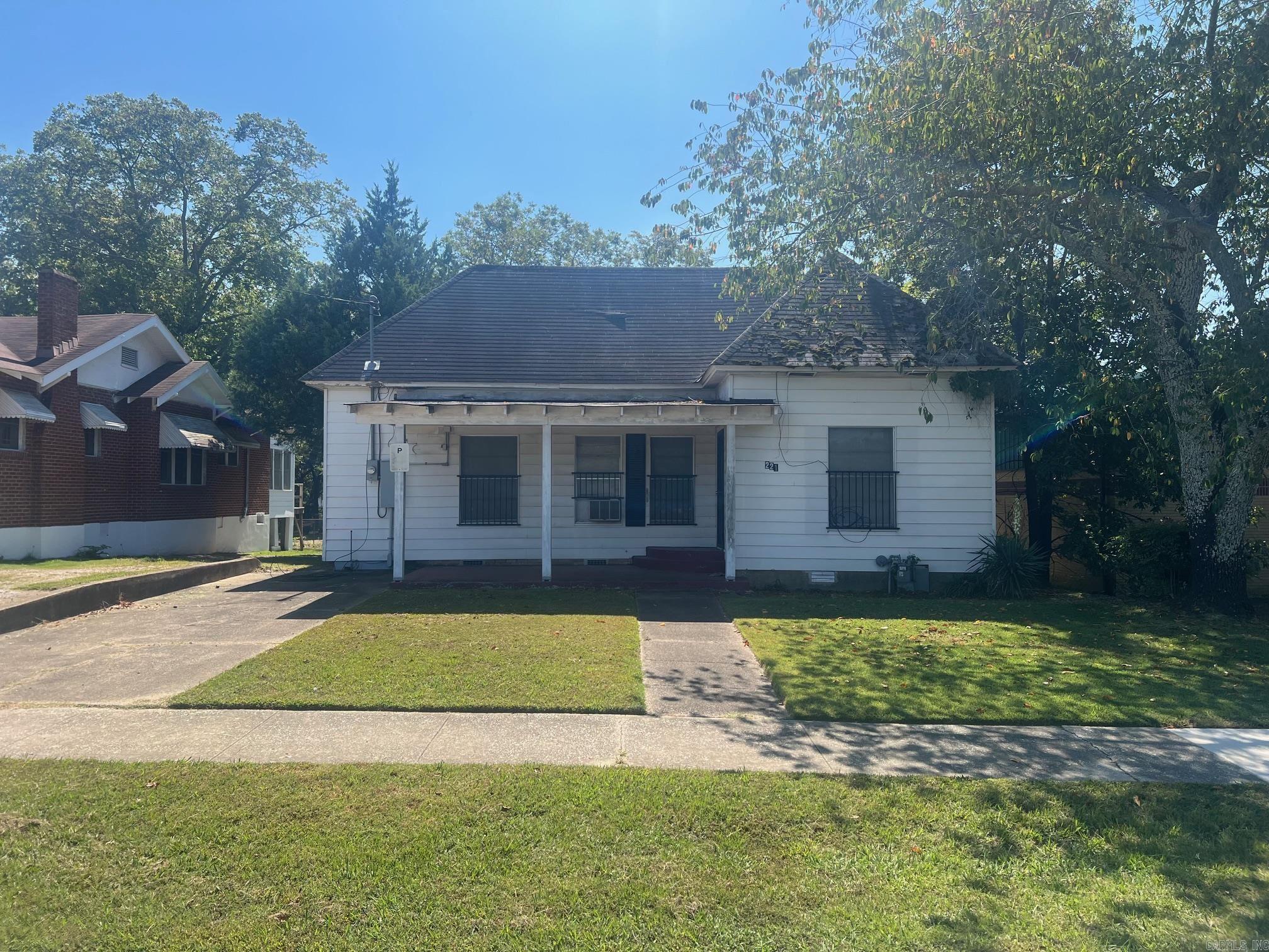 221 Oaklawn  Hot Springs, AR