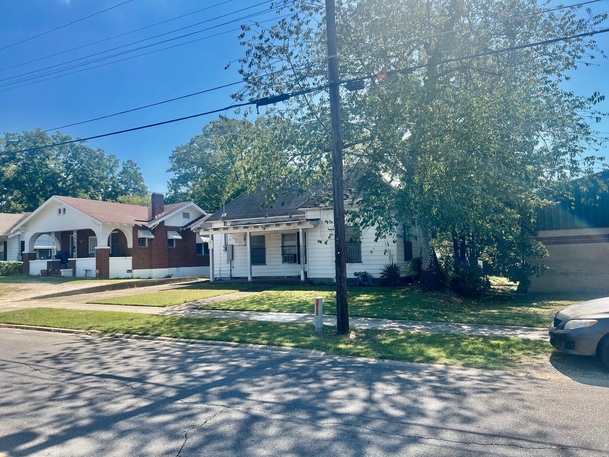 221 Oaklawn  Hot Springs, AR