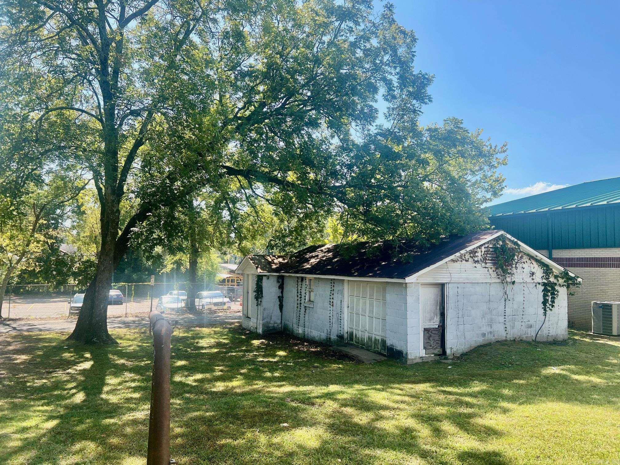 221 Oaklawn  Hot Springs, AR
