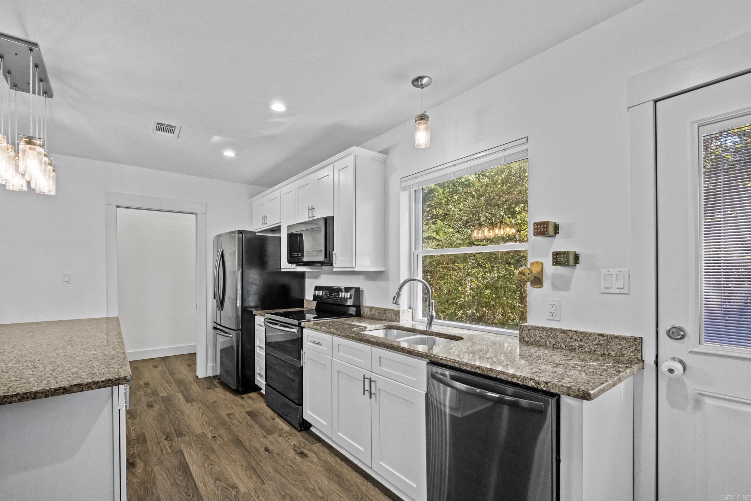 2944 W Country Club  Searcy, AR