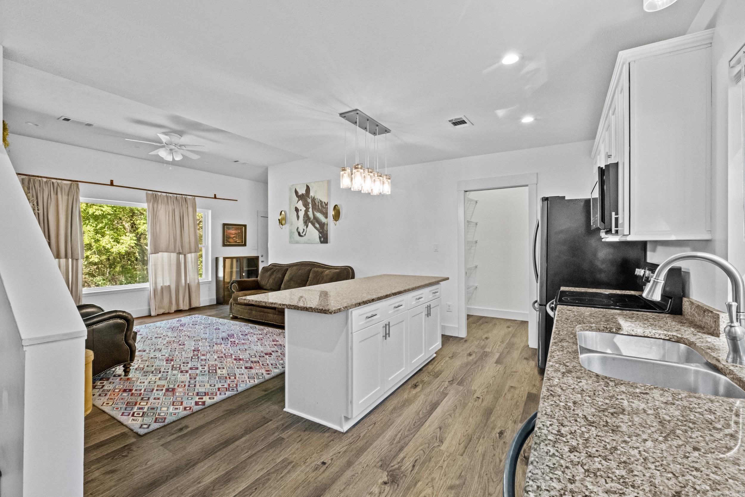 2944 W Country Club  Searcy, AR