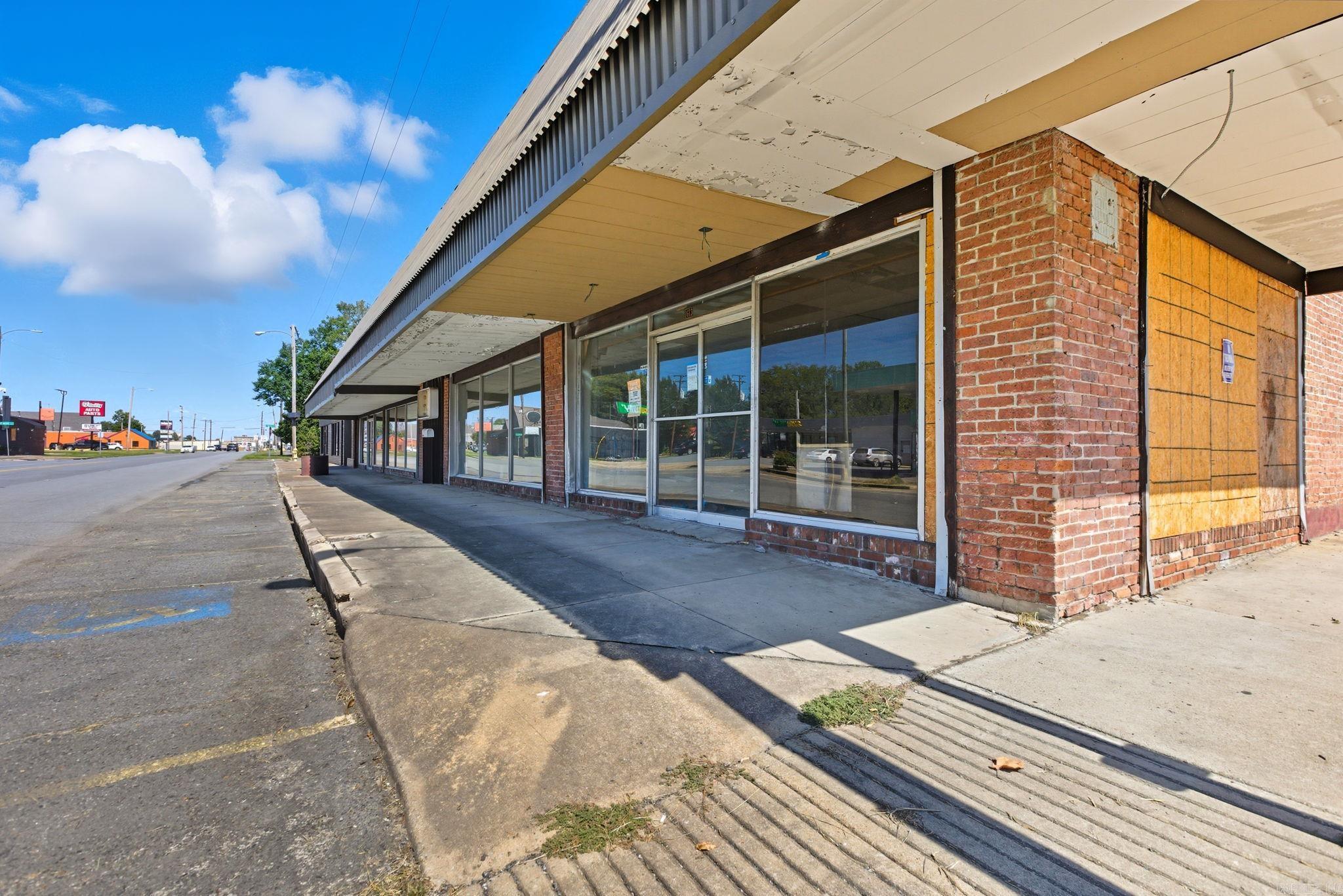 1613 S Main  Pine Bluff, AR