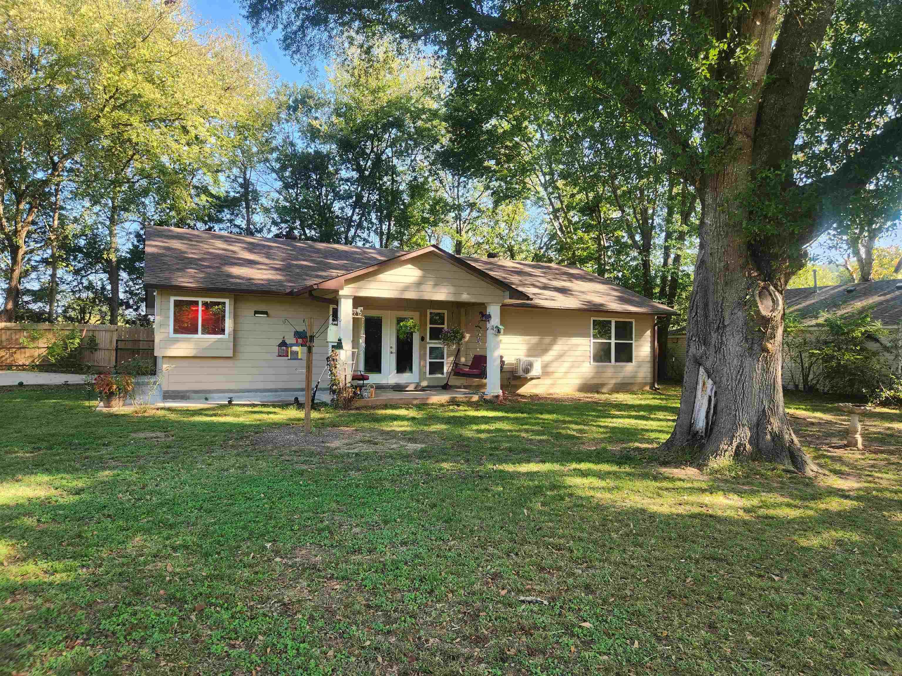 110 E Walker  Ozark, AR