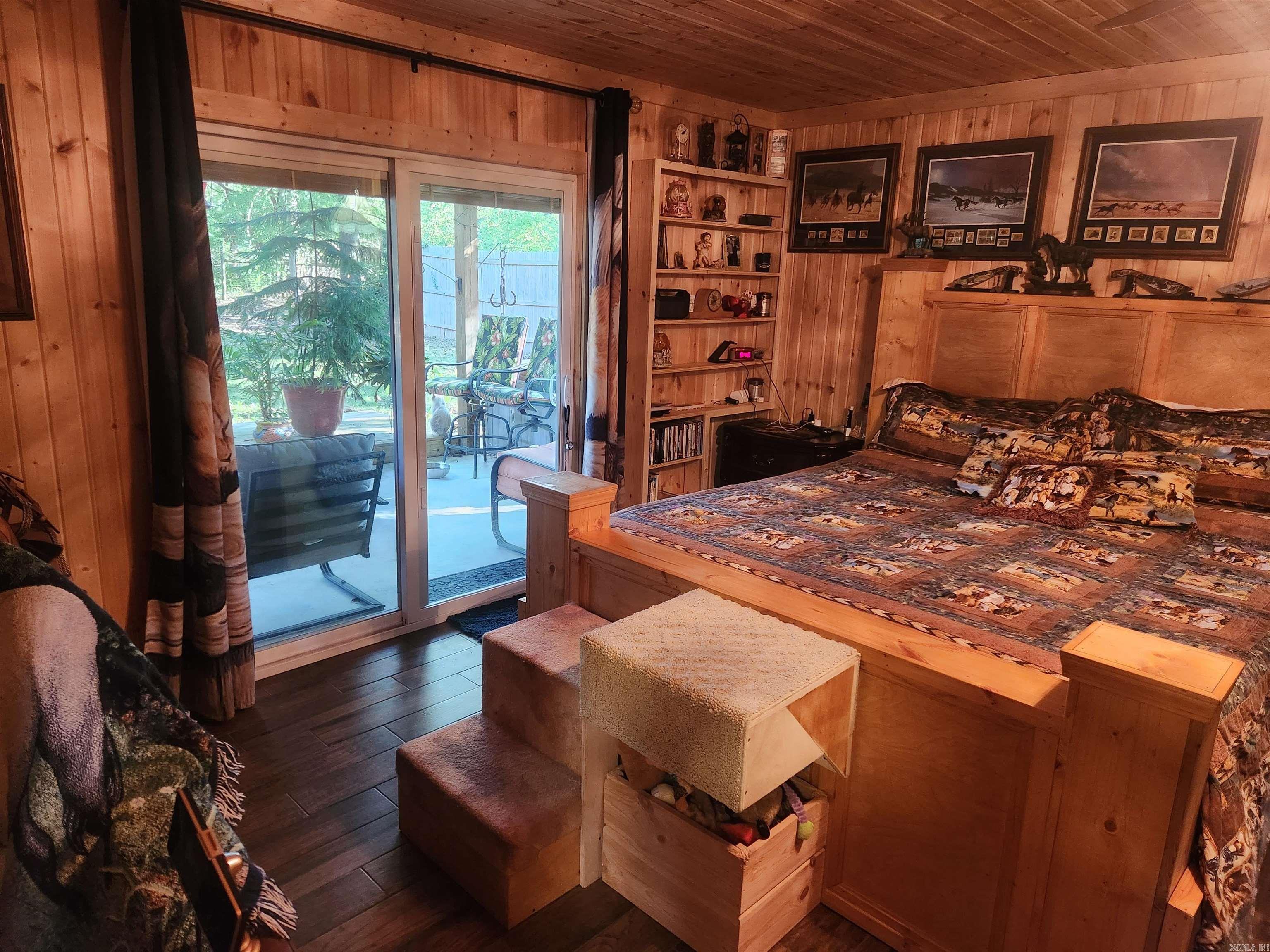 110 E Walker  Ozark, AR