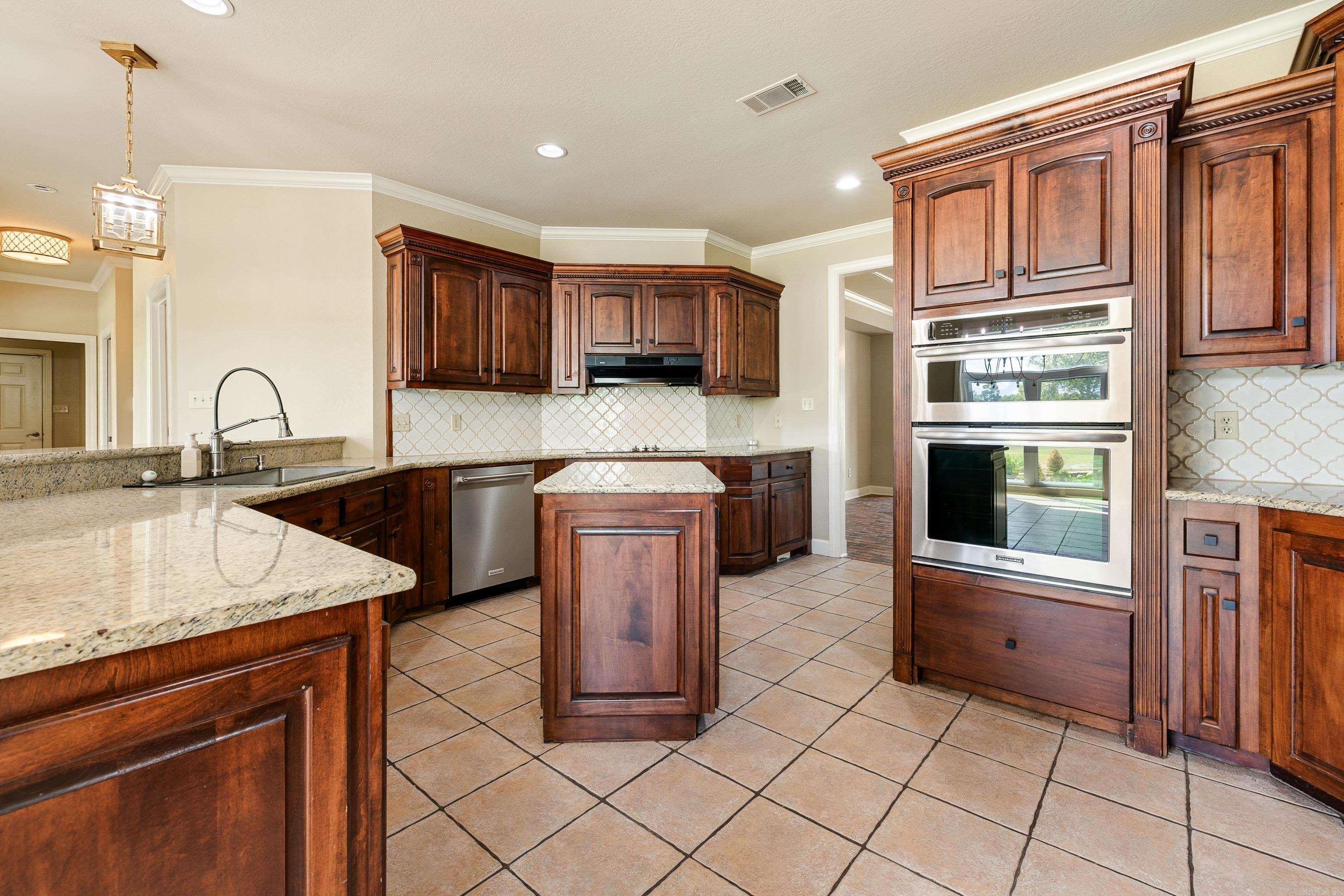 5006 Colonial  Benton, AR