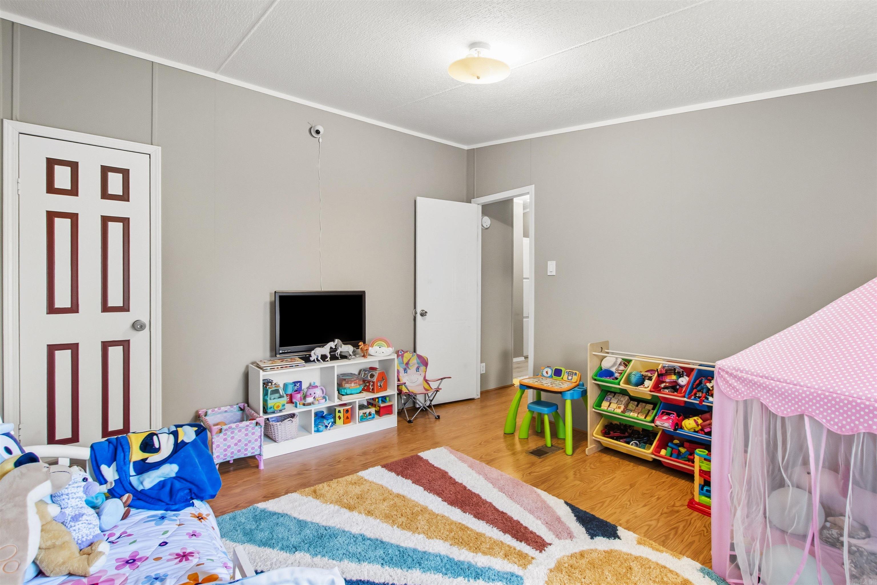 19 Opal  Ward, AR