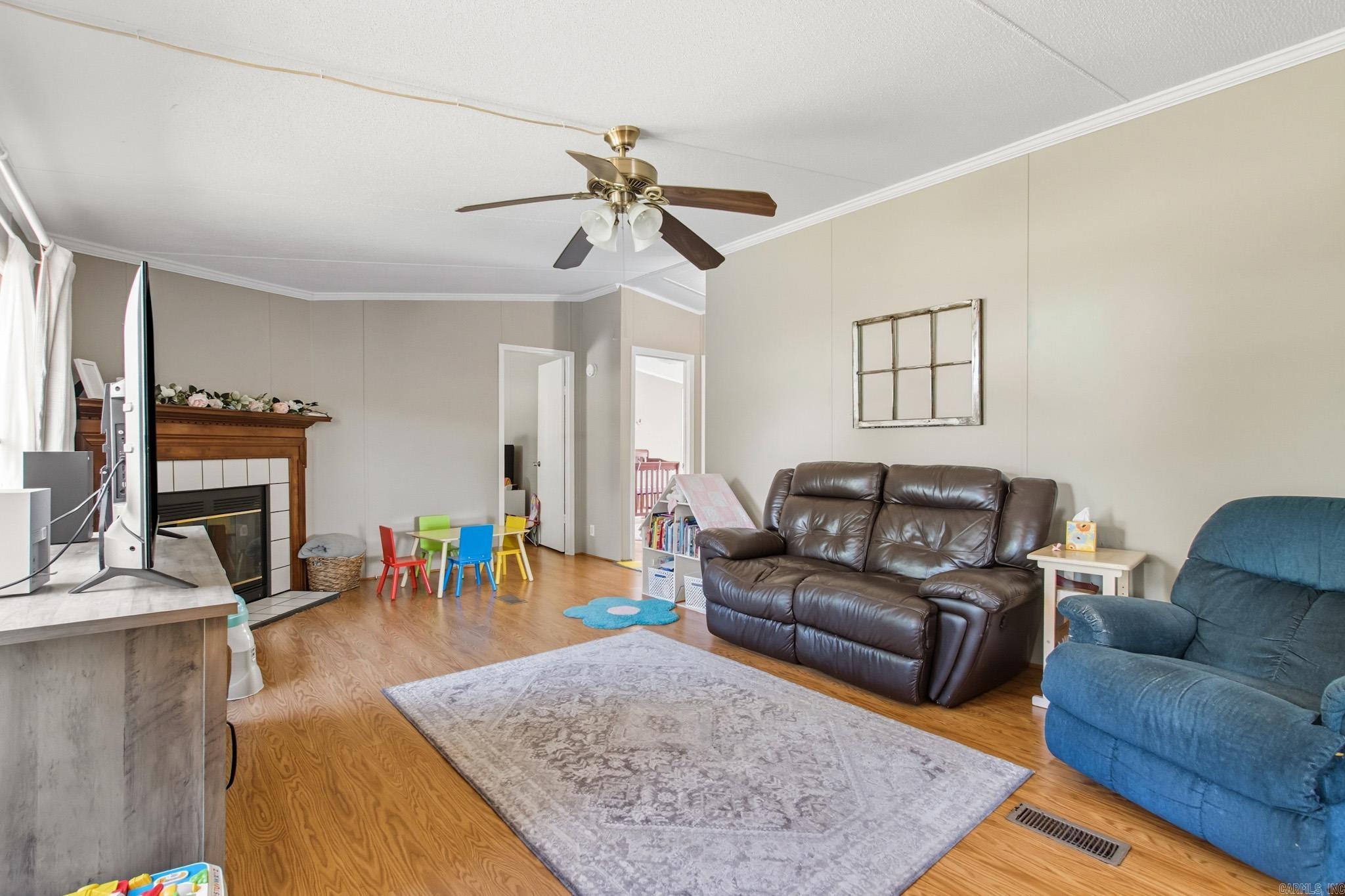 19 Opal  Ward, AR