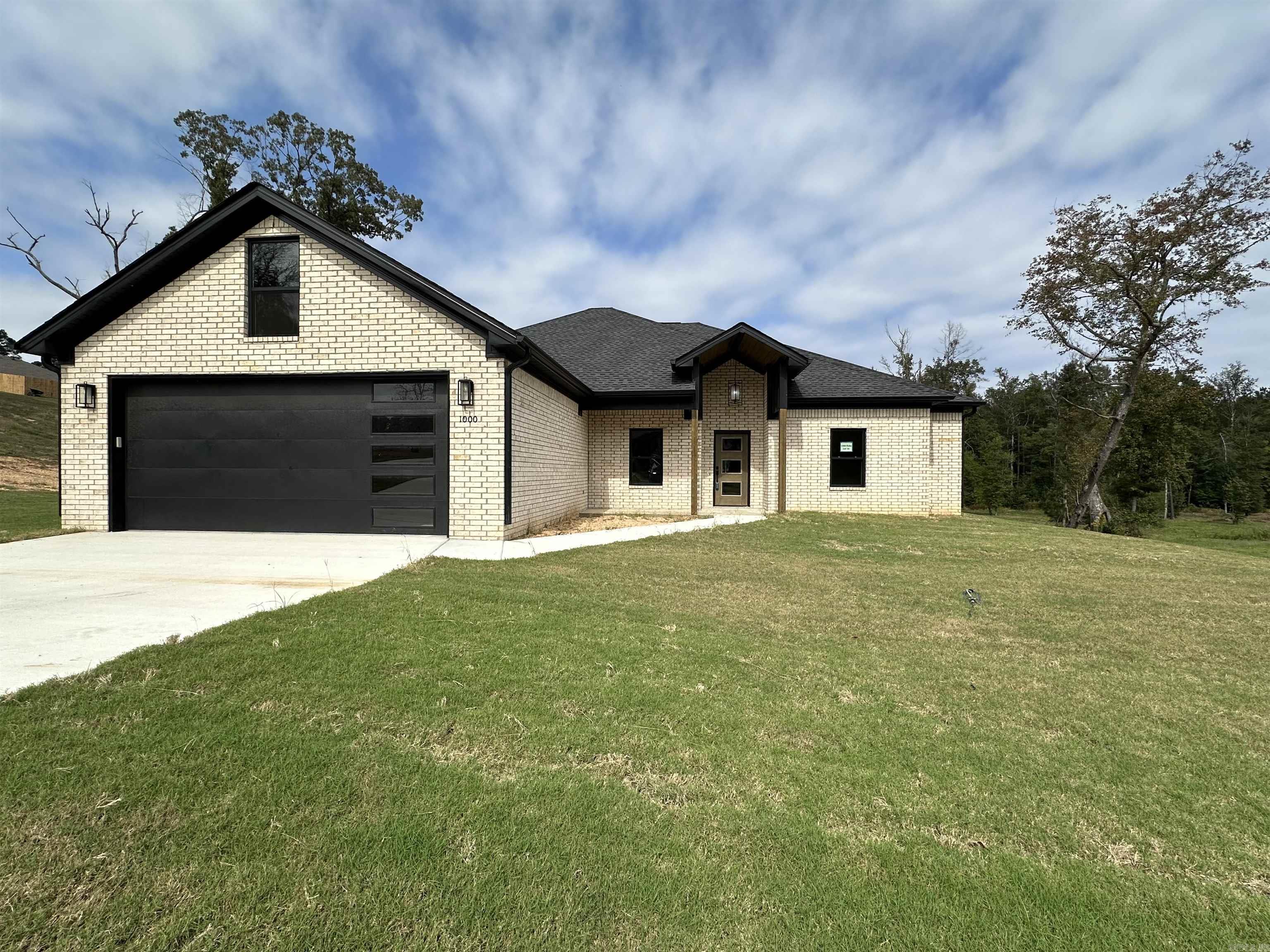 1000 Duke  Bauxite, AR