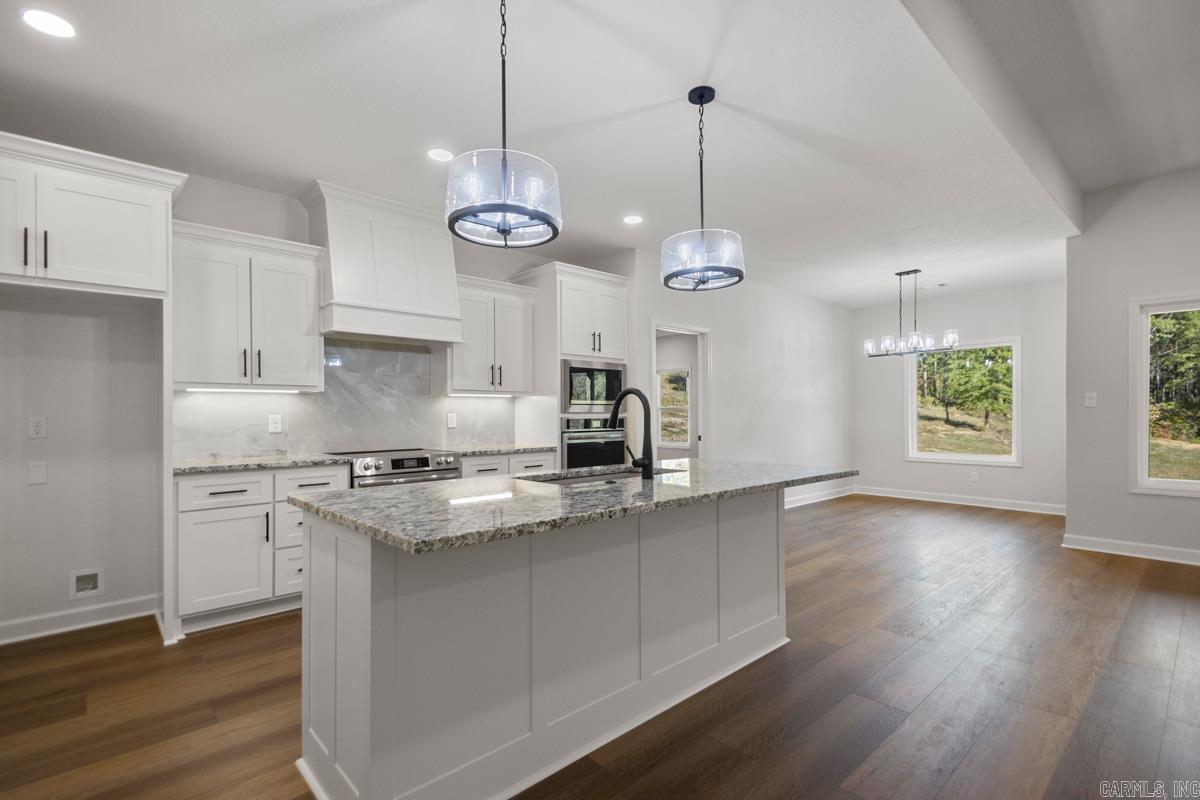 1000 Duke  Bauxite, AR